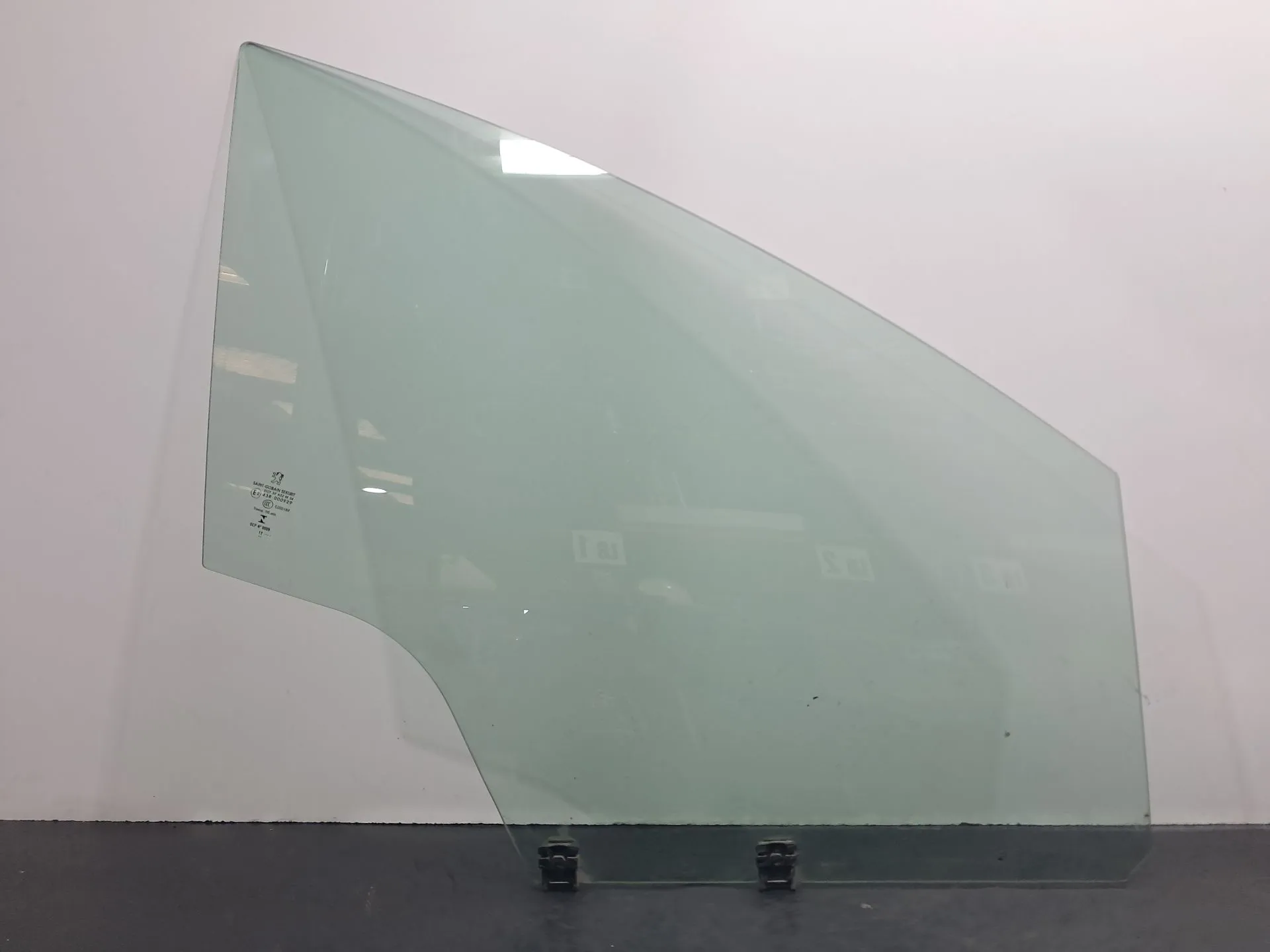 Right front door glass PEUGEOT 5008 I (0U_, 0E_)