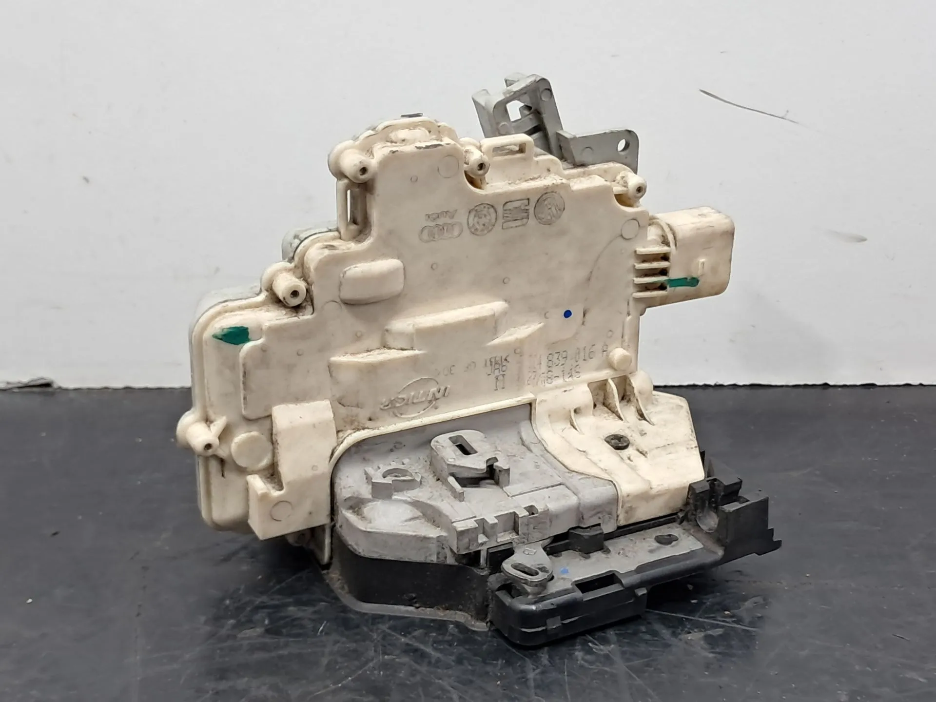 Cerradura / cierre puerta trasera derecha SEAT Ibiza IV (6J5, 6P1)