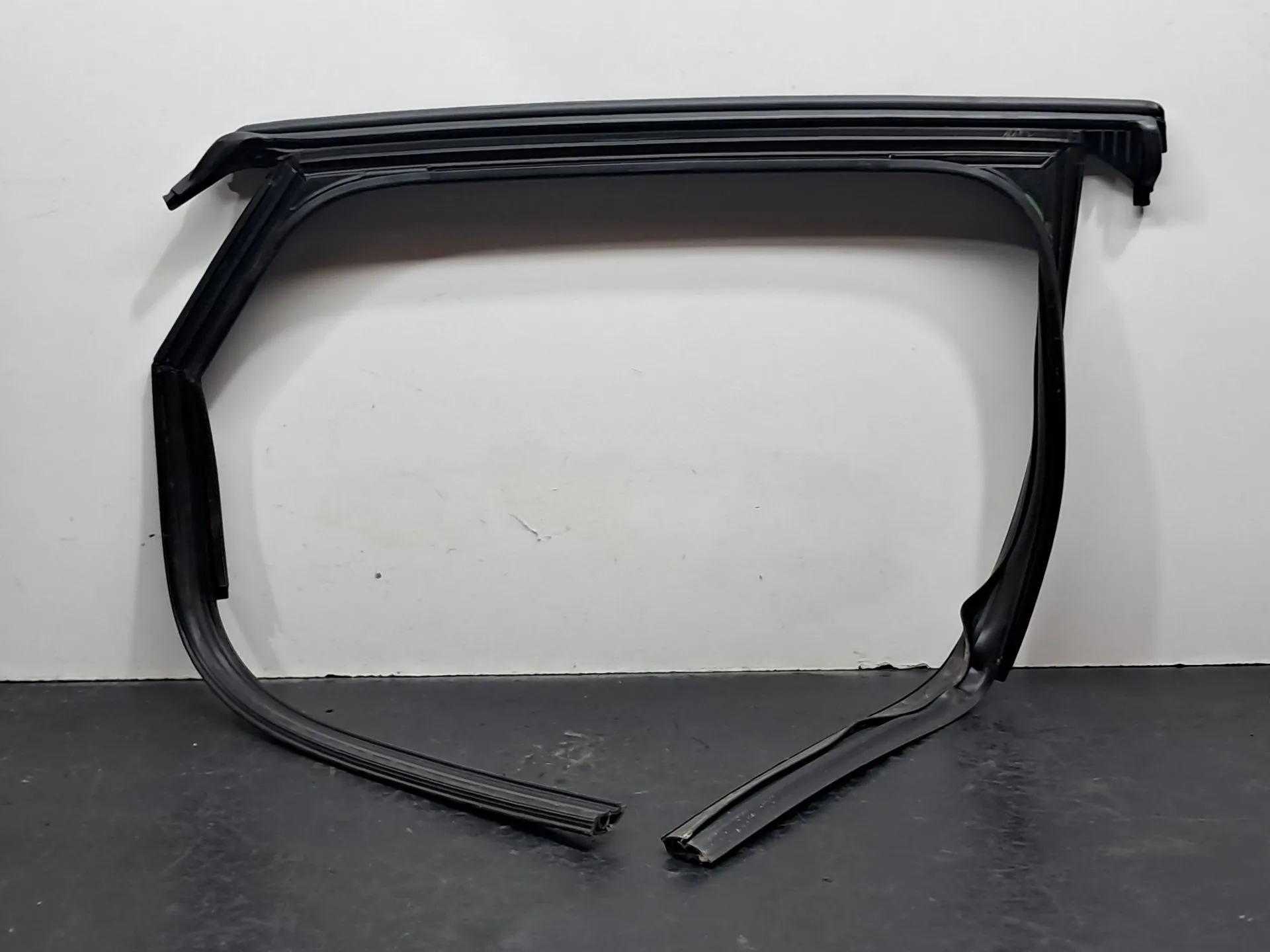 Goma genérica AUDI Q3 Sportback (F3N) Imagem-12