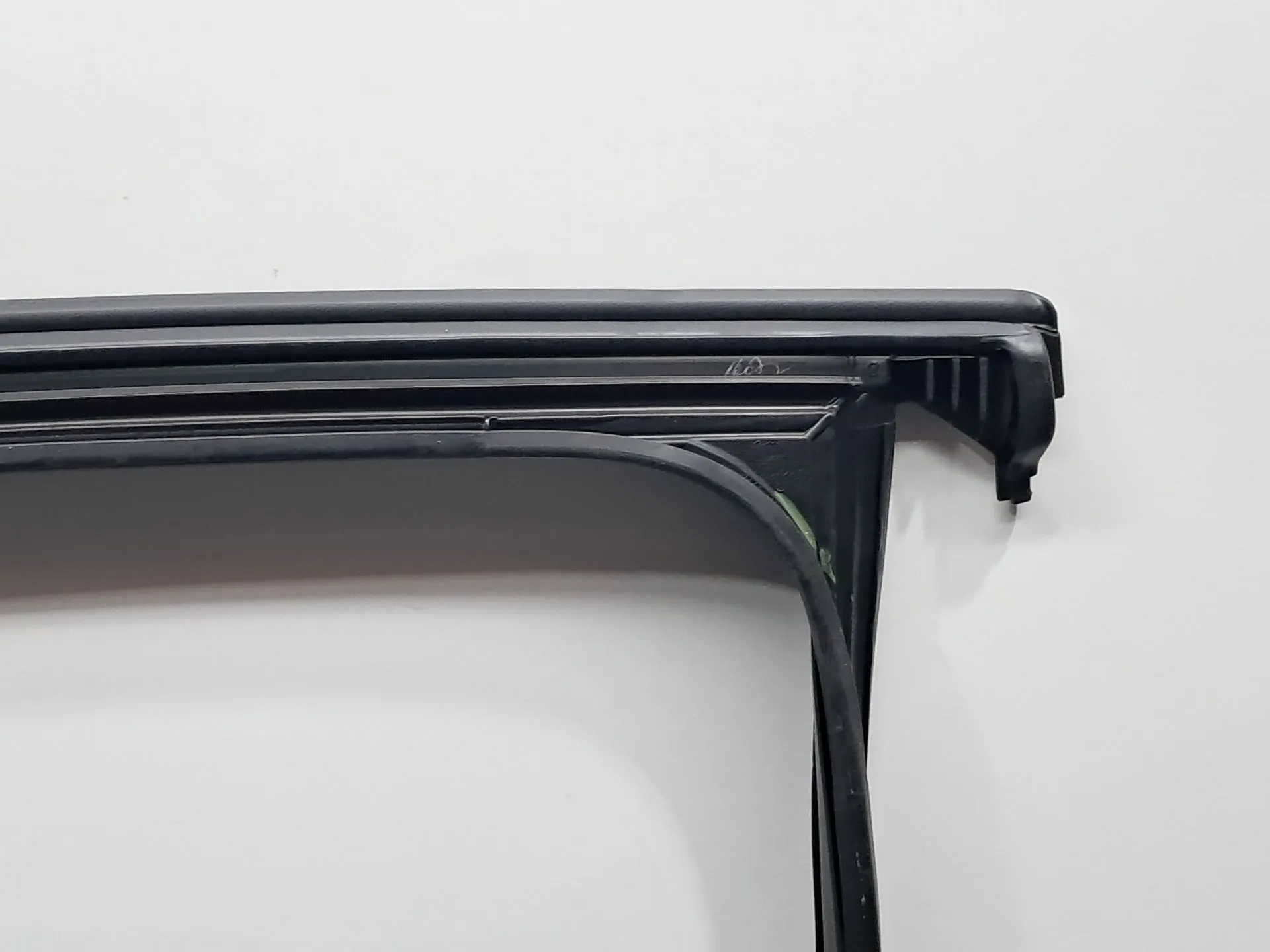 Goma genérica AUDI Q3 Sportback (F3N) Imagem-15