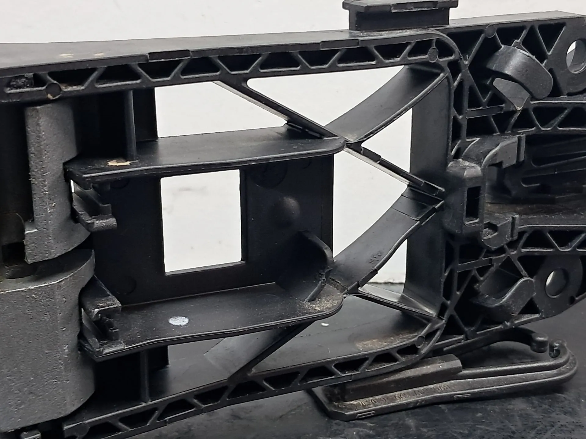 Left rear door handle support AUDI Q3 Sportback (F3N) Imagem-5