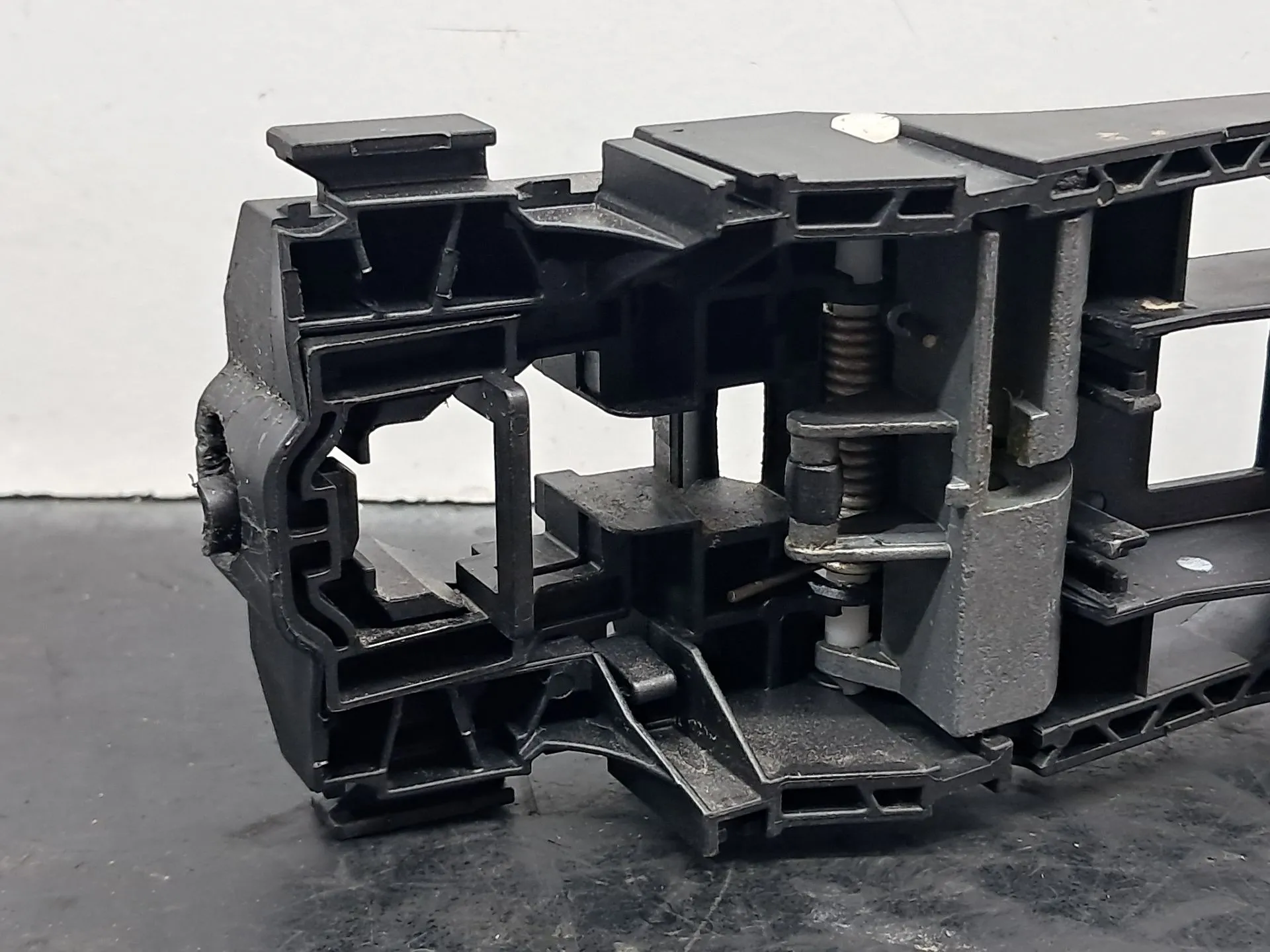 Left rear door handle support AUDI Q3 Sportback (F3N) Imagem-4