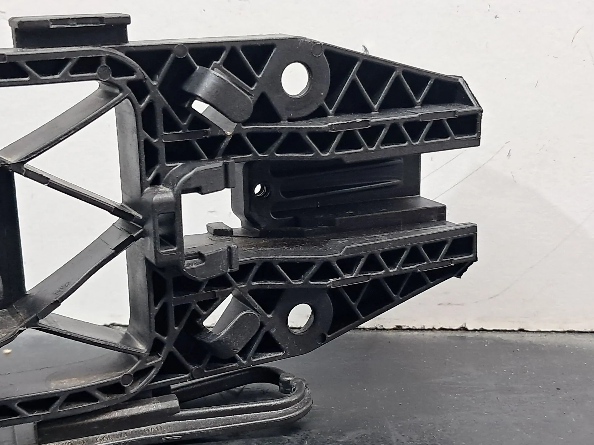 Left rear door handle support AUDI Q3 Sportback (F3N) Imagem-6