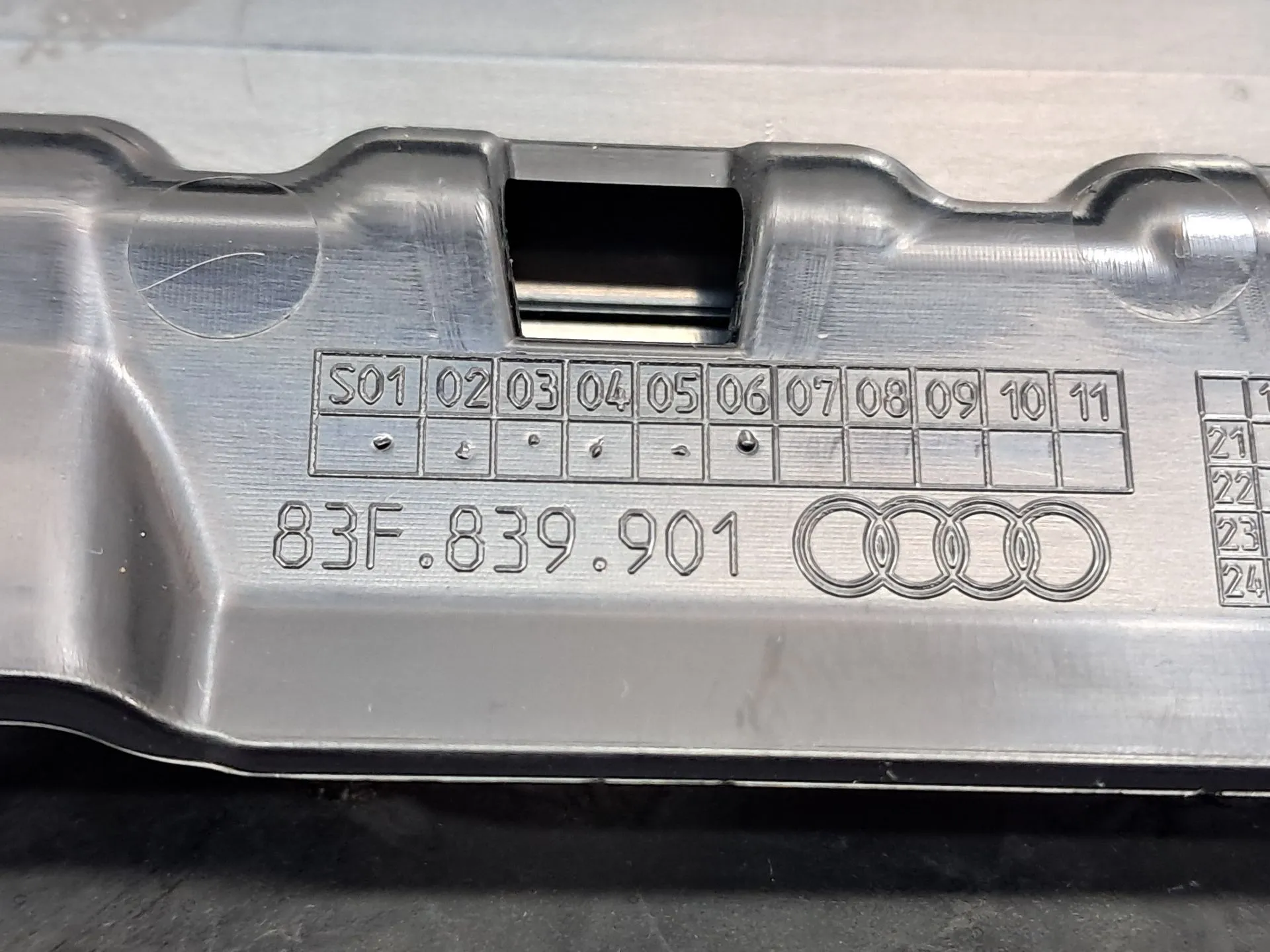 Modanatura porta posteriore sinistra AUDI Q3 Sportback (F3N) Imagem-13