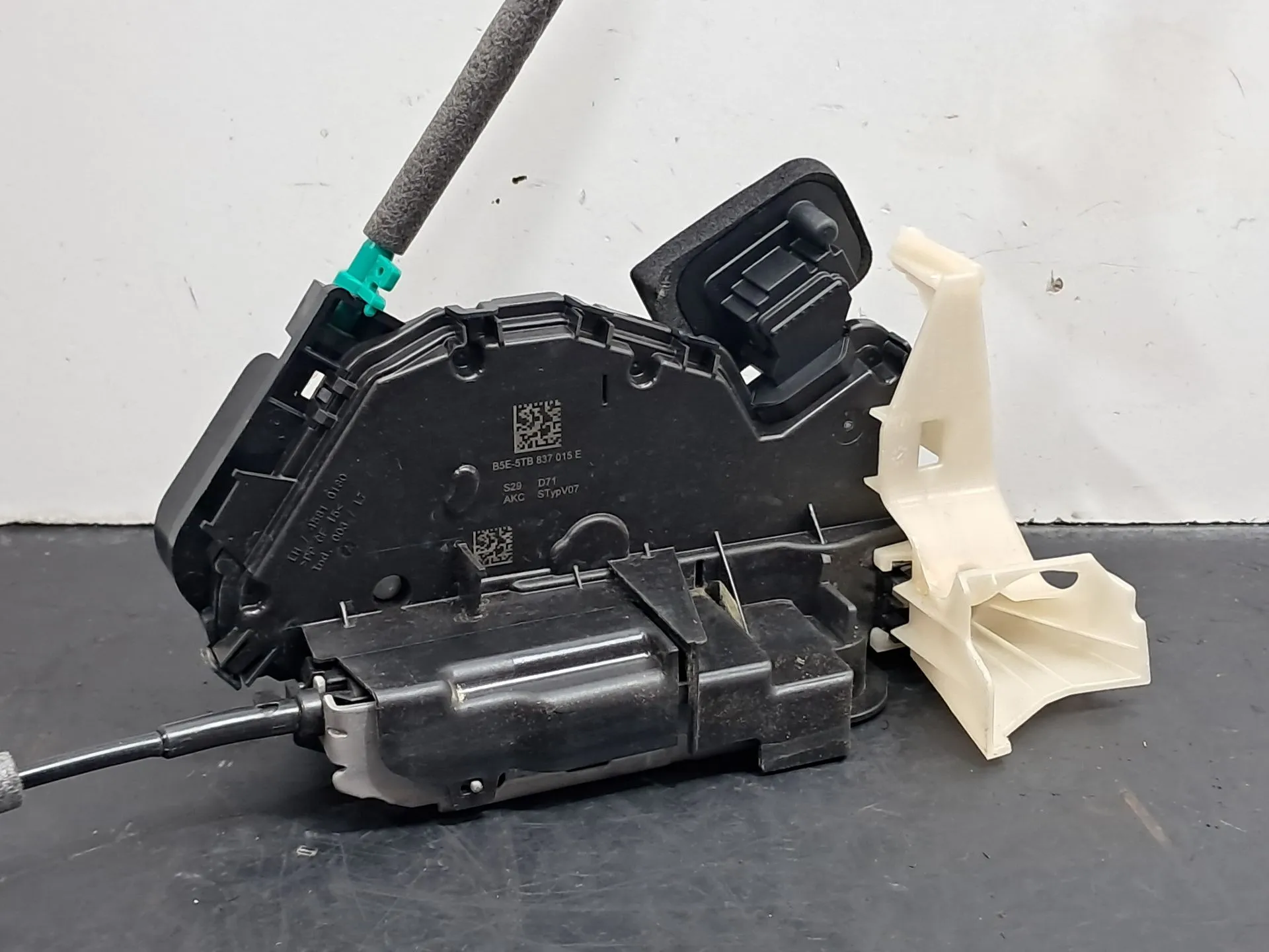 Cerradura / cierre puerta delantero izquierdo AUDI Q3 Sportback (F3N)