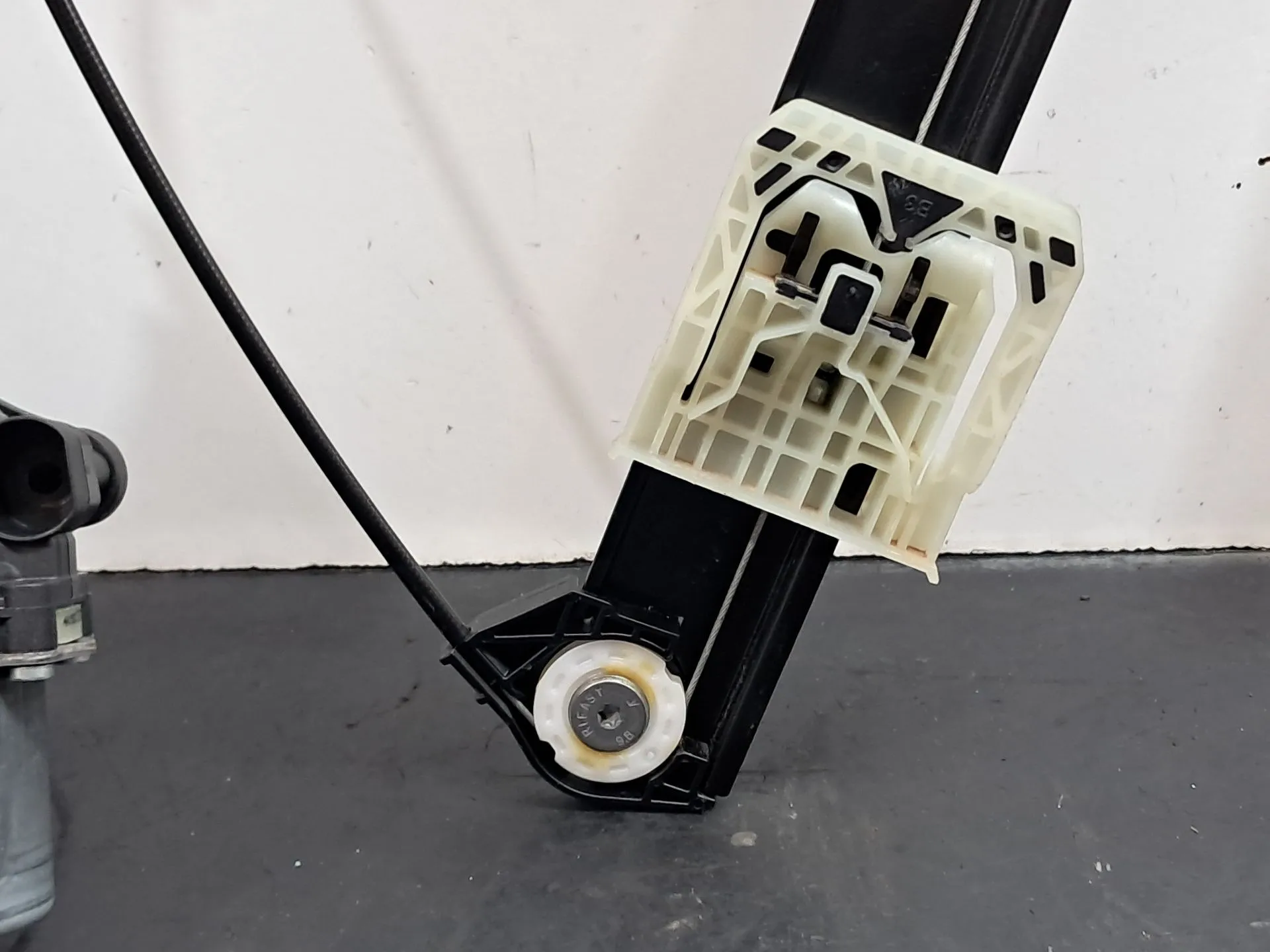 Lève-vitre avant gauche AUDI Q3 Sportback (F3N) Imagem-9