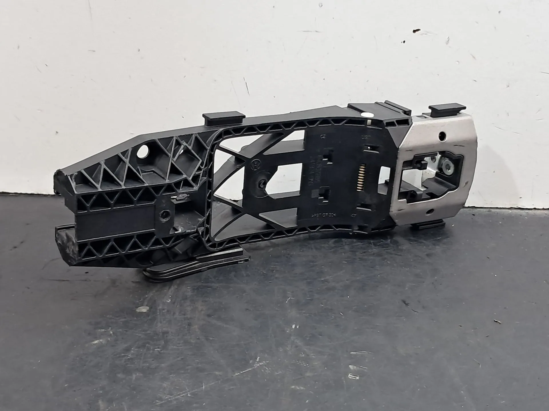 Soporte Manija puerta Delantera Izquierda AUDI Q3 Sportback (F3N)