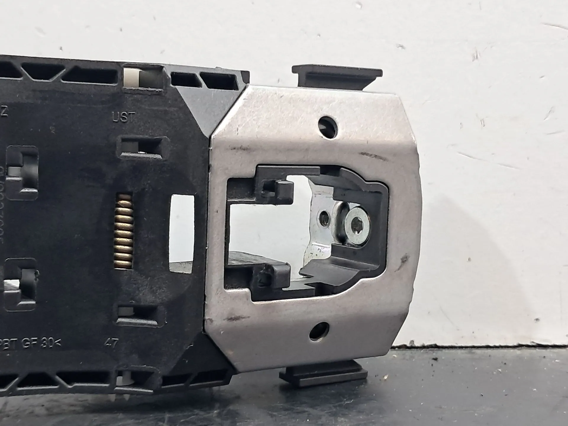 Support poignée porte avant gauche AUDI Q3 Sportback (F3N) Imagem-4