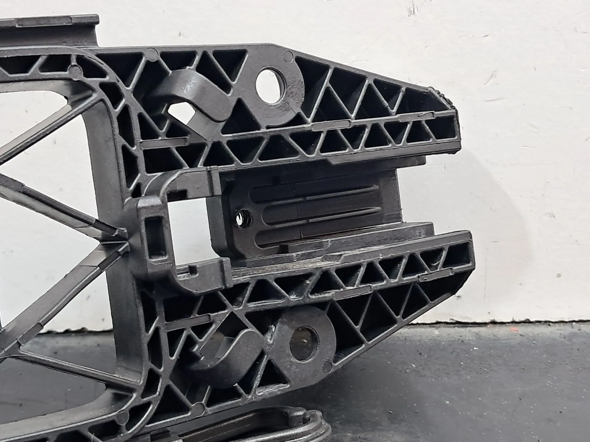 Support poignée porte avant gauche AUDI Q3 Sportback (F3N) Imagem-9