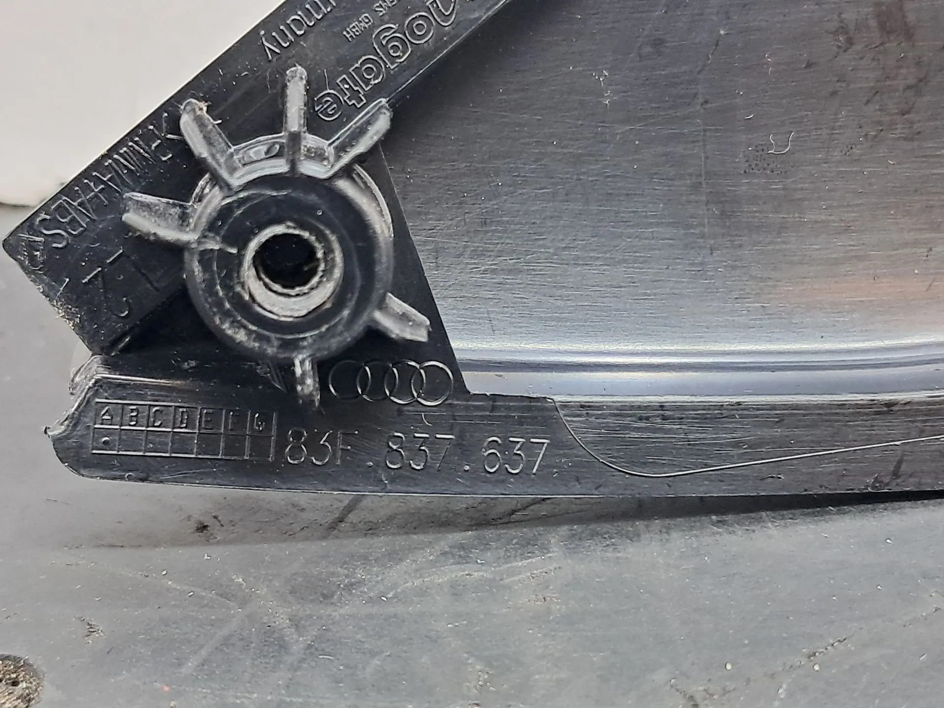 Moulure de porte avant gauche AUDI Q3 Sportback (F3N) Imagem-4