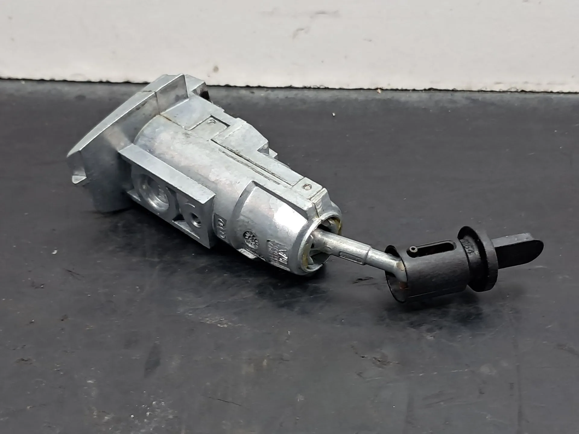 Bombín puerta AUDI Q3 Sportback (F3N) Imagem-3