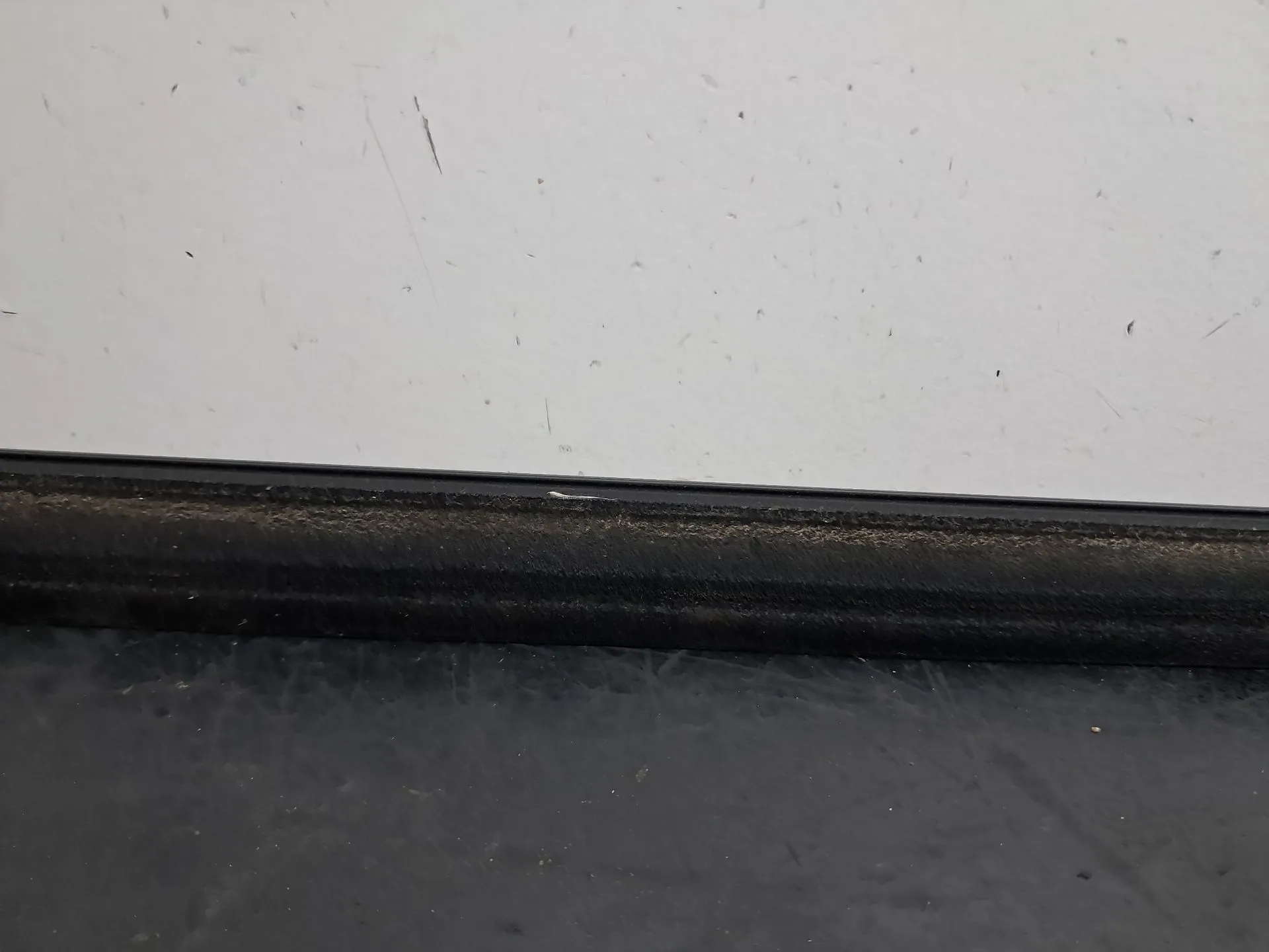 Racloir de vitre porte arrière gauche AUDI Q3 Sportback (F3N) Imagem-9