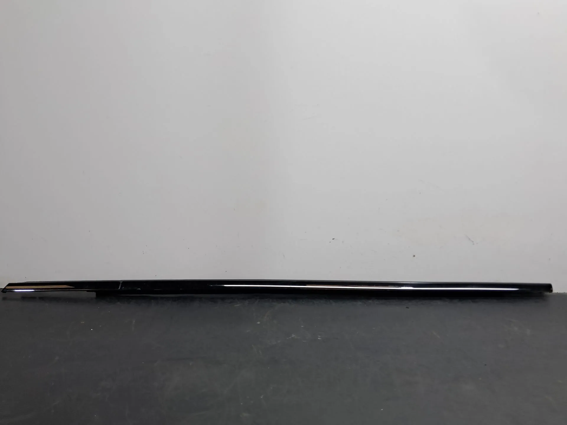 Left front window scraper AUDI Q3 Sportback (F3N)