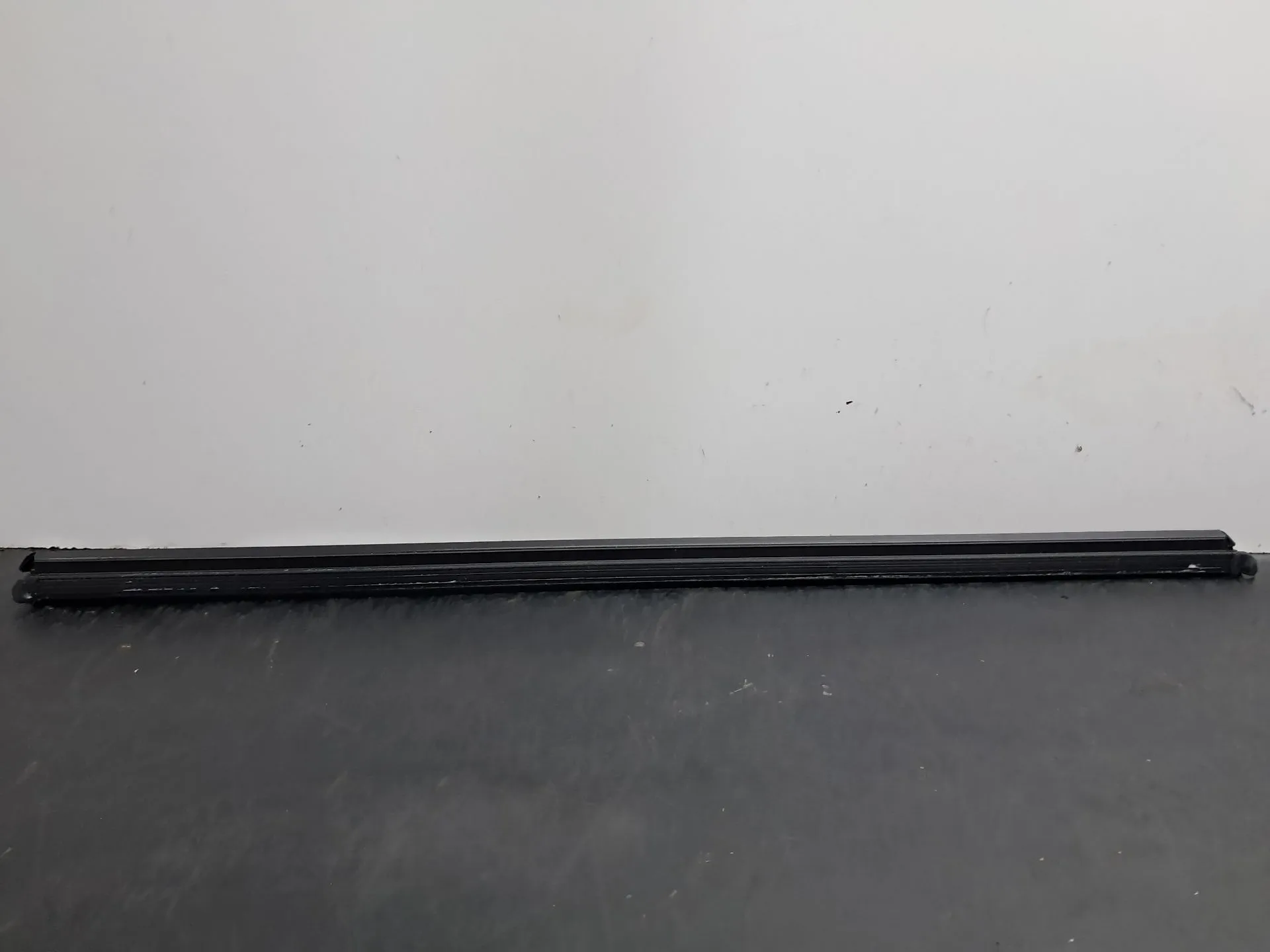 Left front window scraper AUDI Q3 Sportback (F3N)