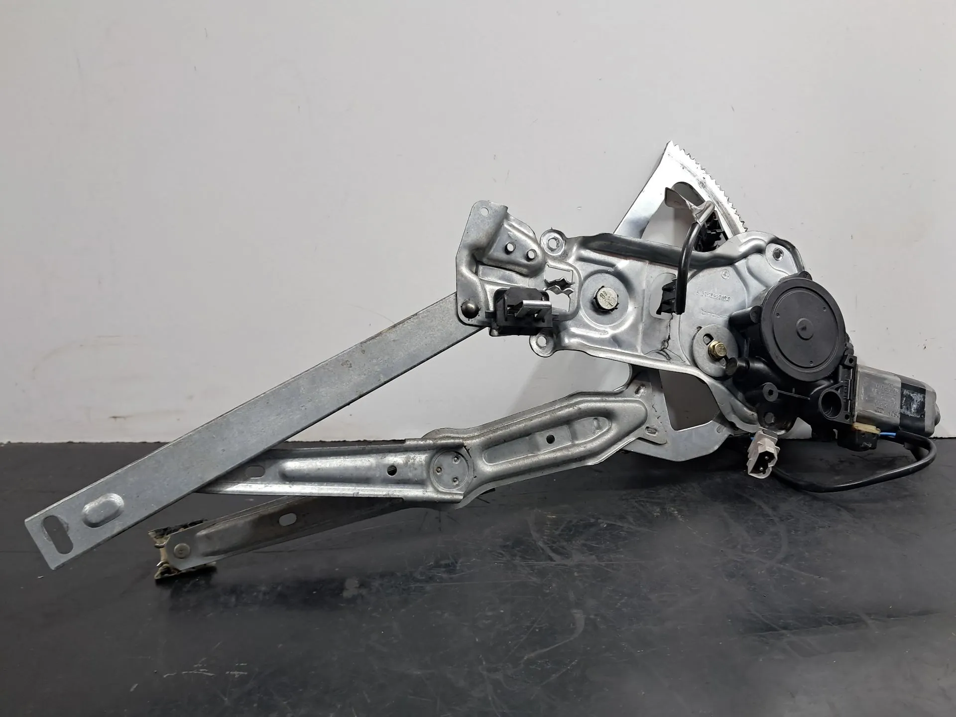 Lève-vitre avant gauche BMW 5 (E34)