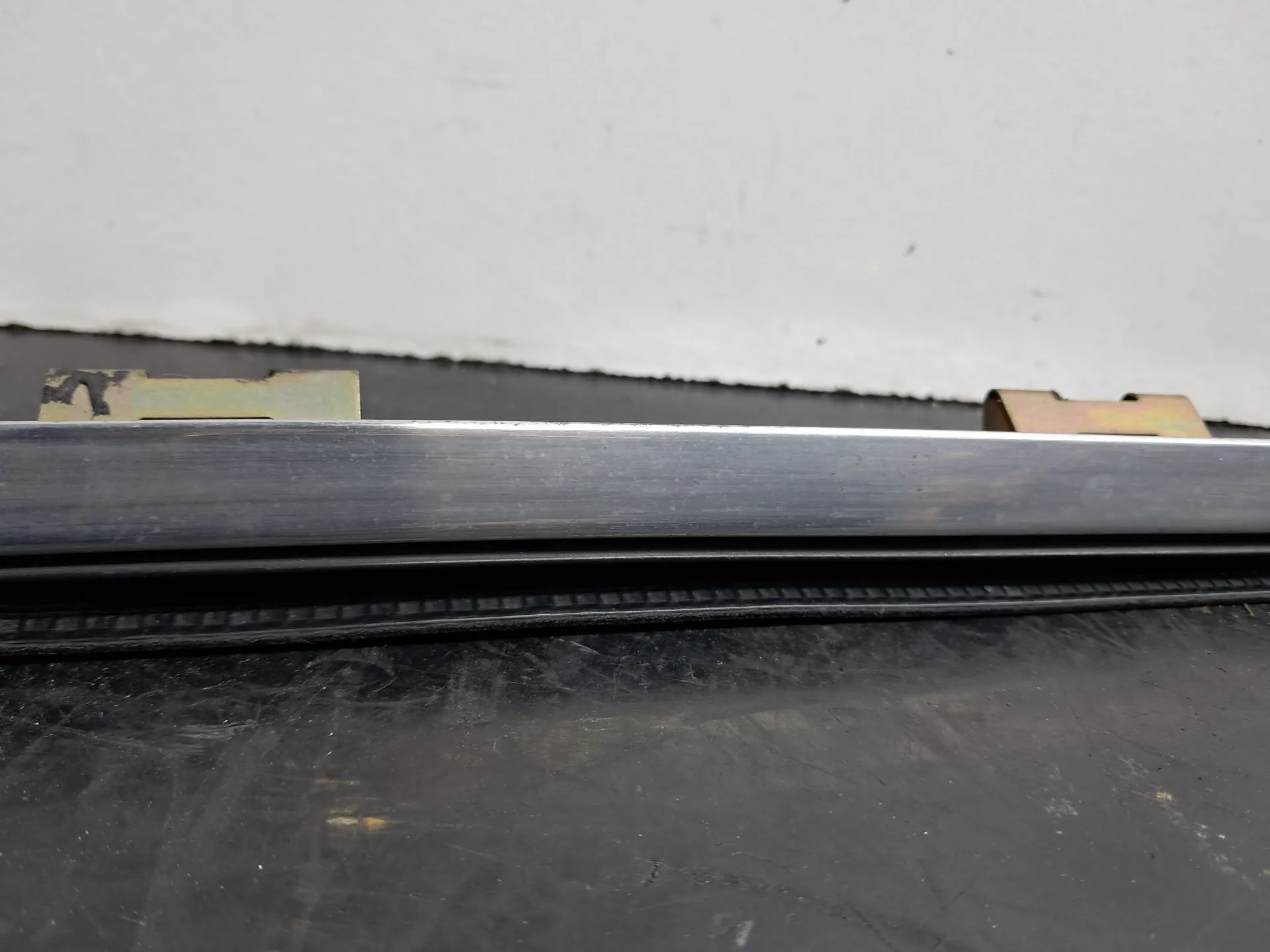 Racloir de vitre porte avant gauche BMW 5 (E34) Imagem-2