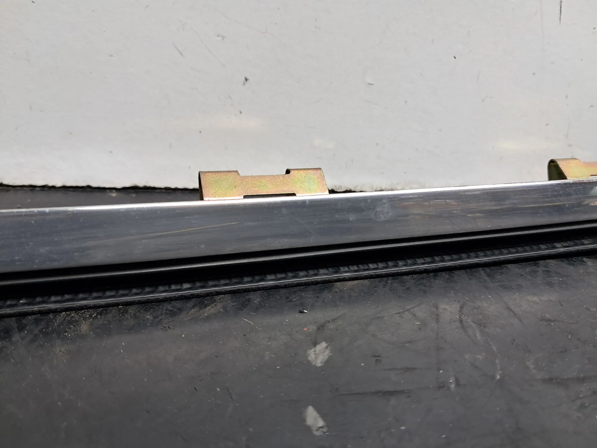 Racloir de vitre porte avant gauche BMW 5 (E34) Imagem-3