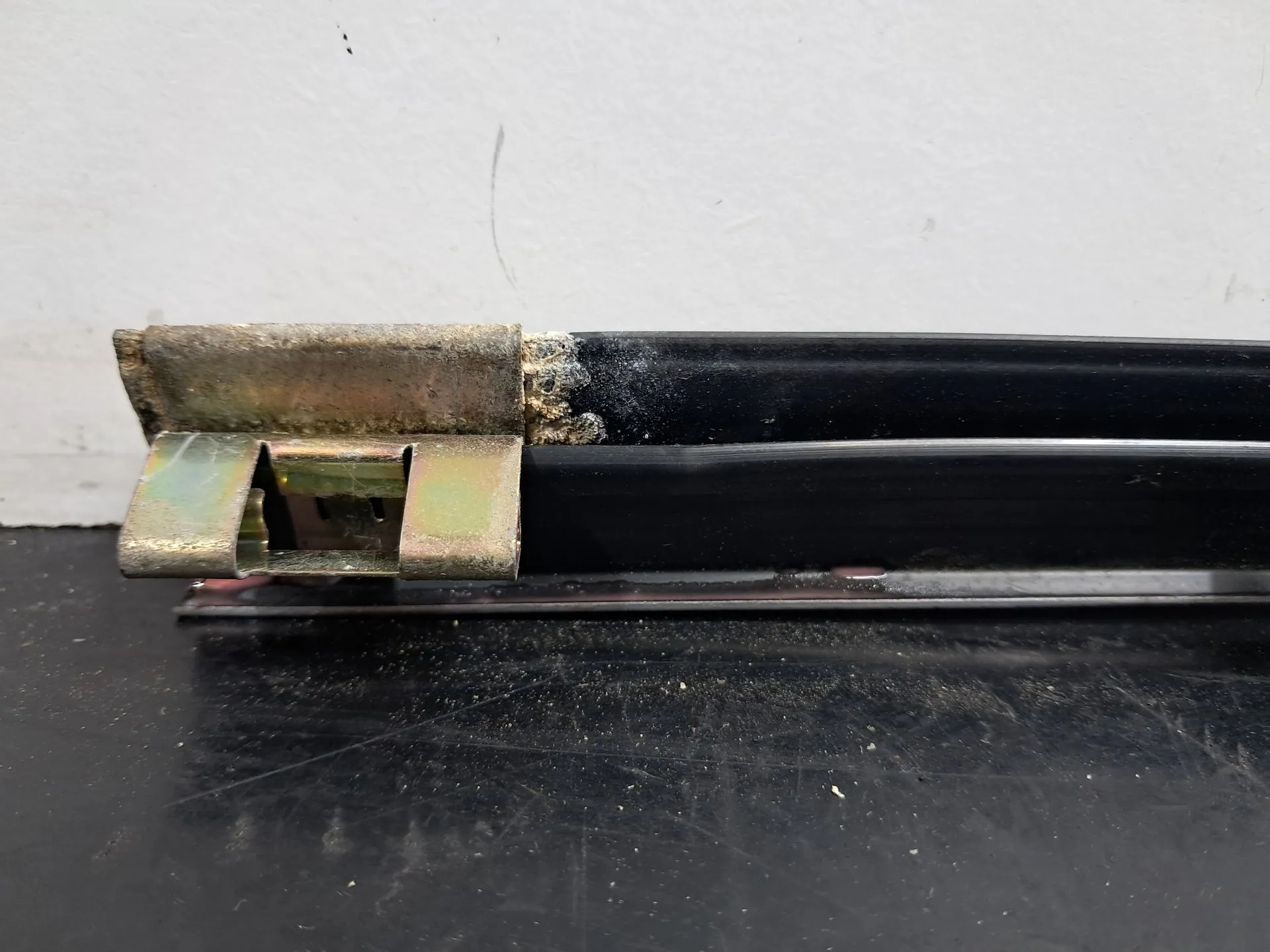 Racloir de vitre porte avant gauche BMW 5 (E34) Imagem-6