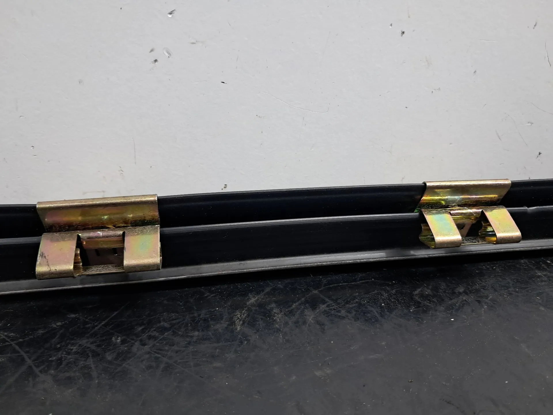 Racloir de vitre porte avant gauche BMW 5 (E34) Imagem-8