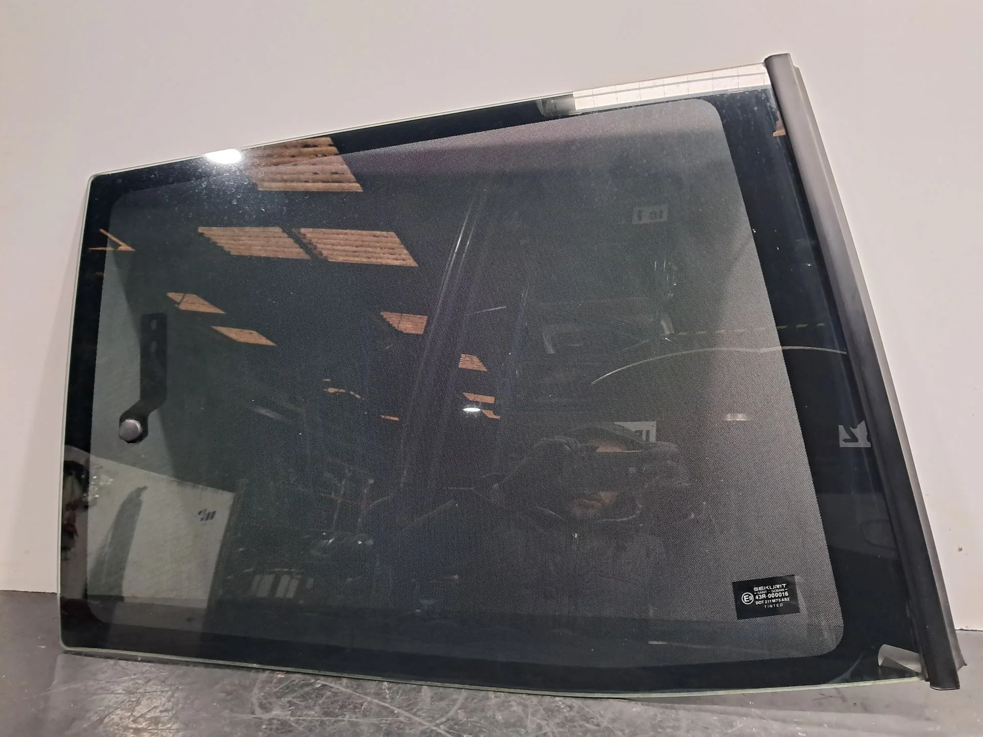 Right rear quarter glass NISSAN Terrano II (R20)