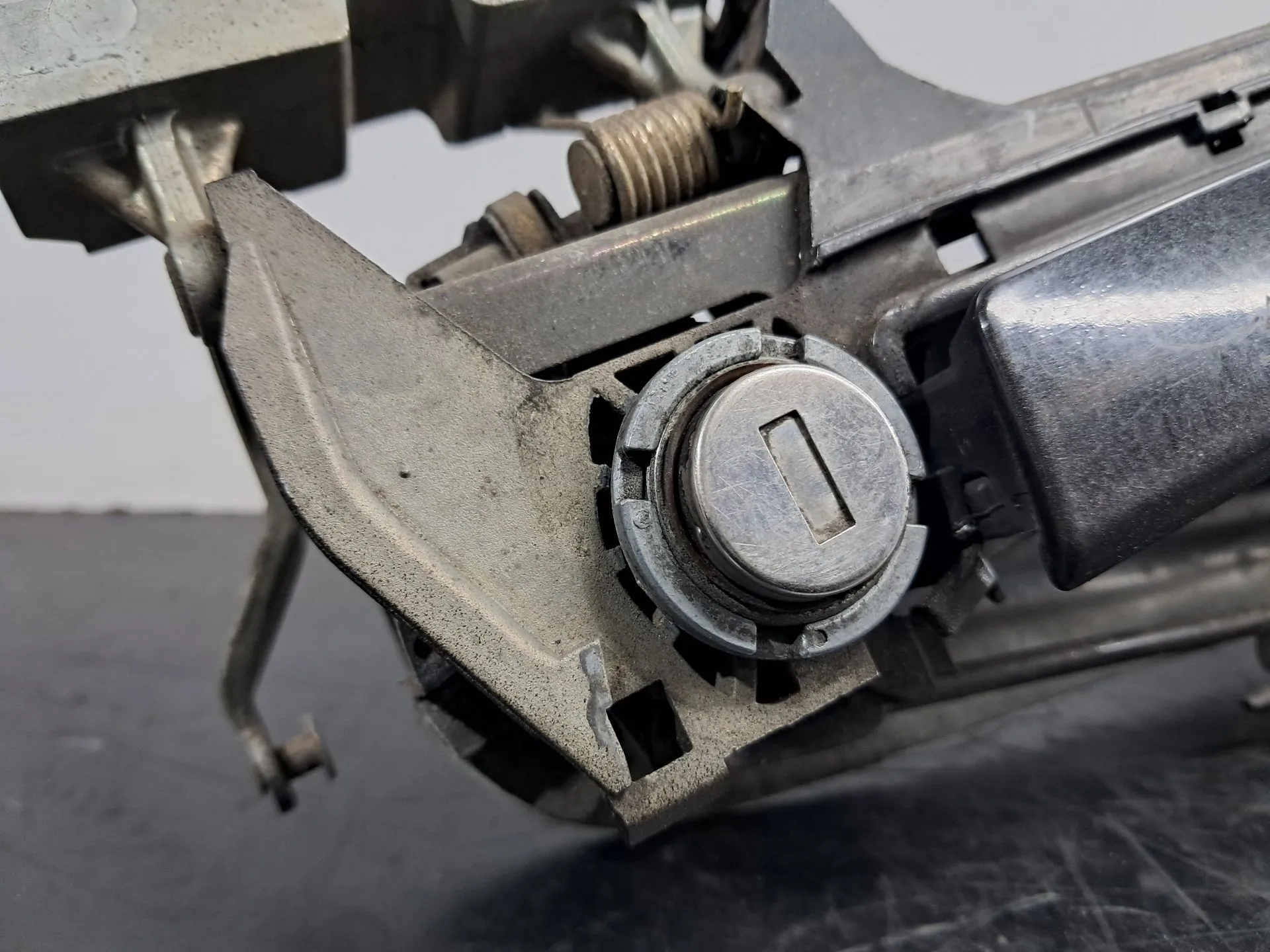 Poignée de porte avant Droite BMW 5 (E34) Imagem-1