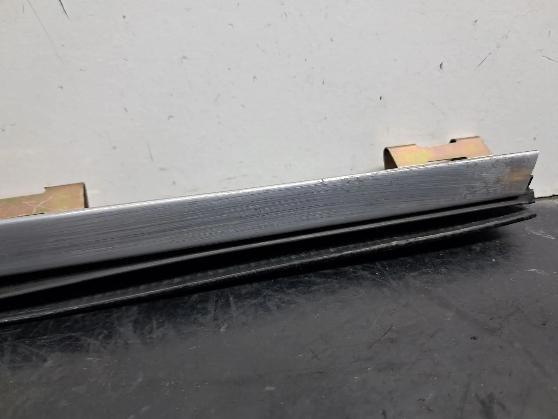 Racloir de vitre porte avant Droite BMW 5 (E34) Imagem-4