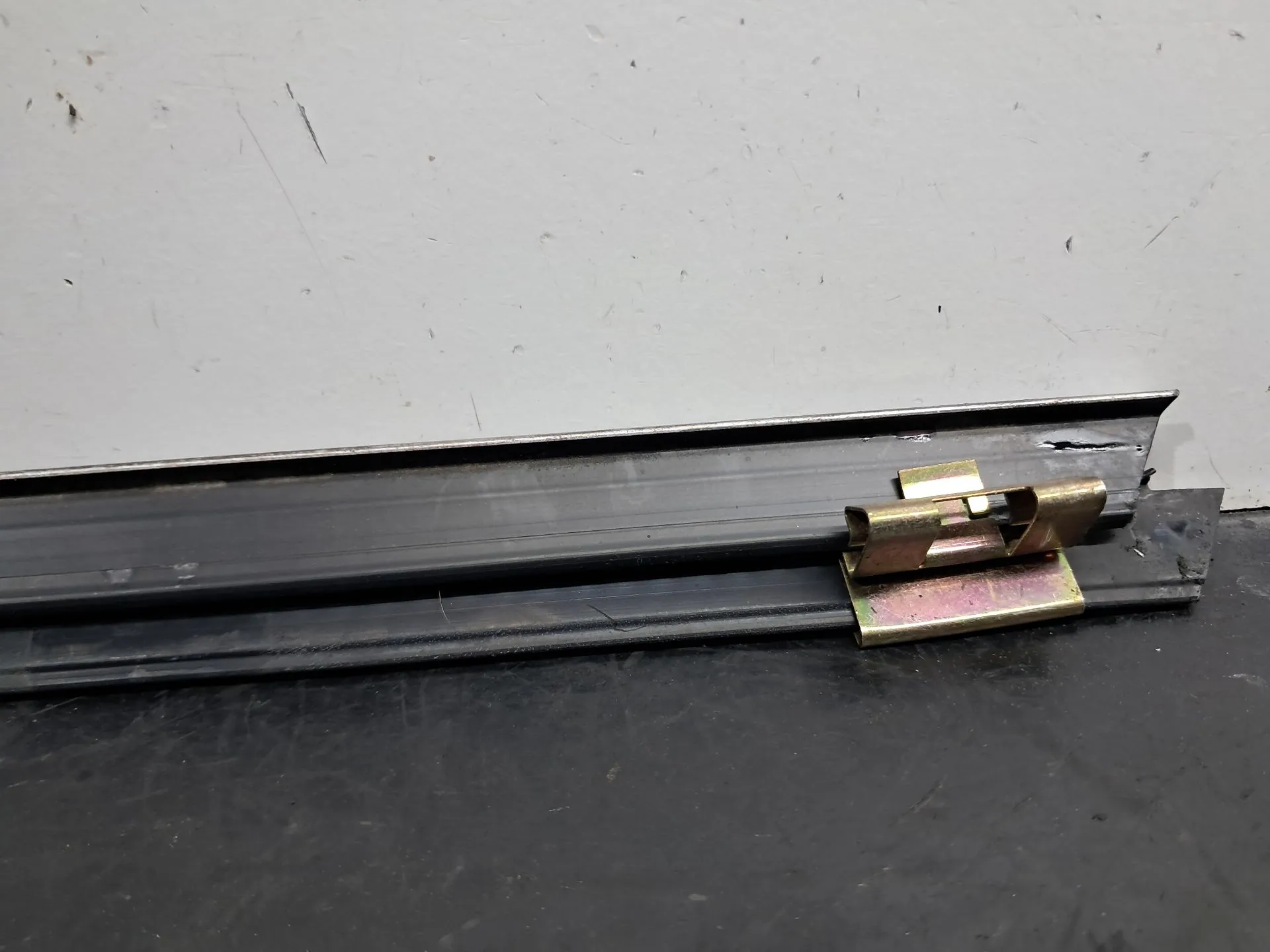 Racloir de vitre porte avant Droite BMW 5 (E34) Imagem-9