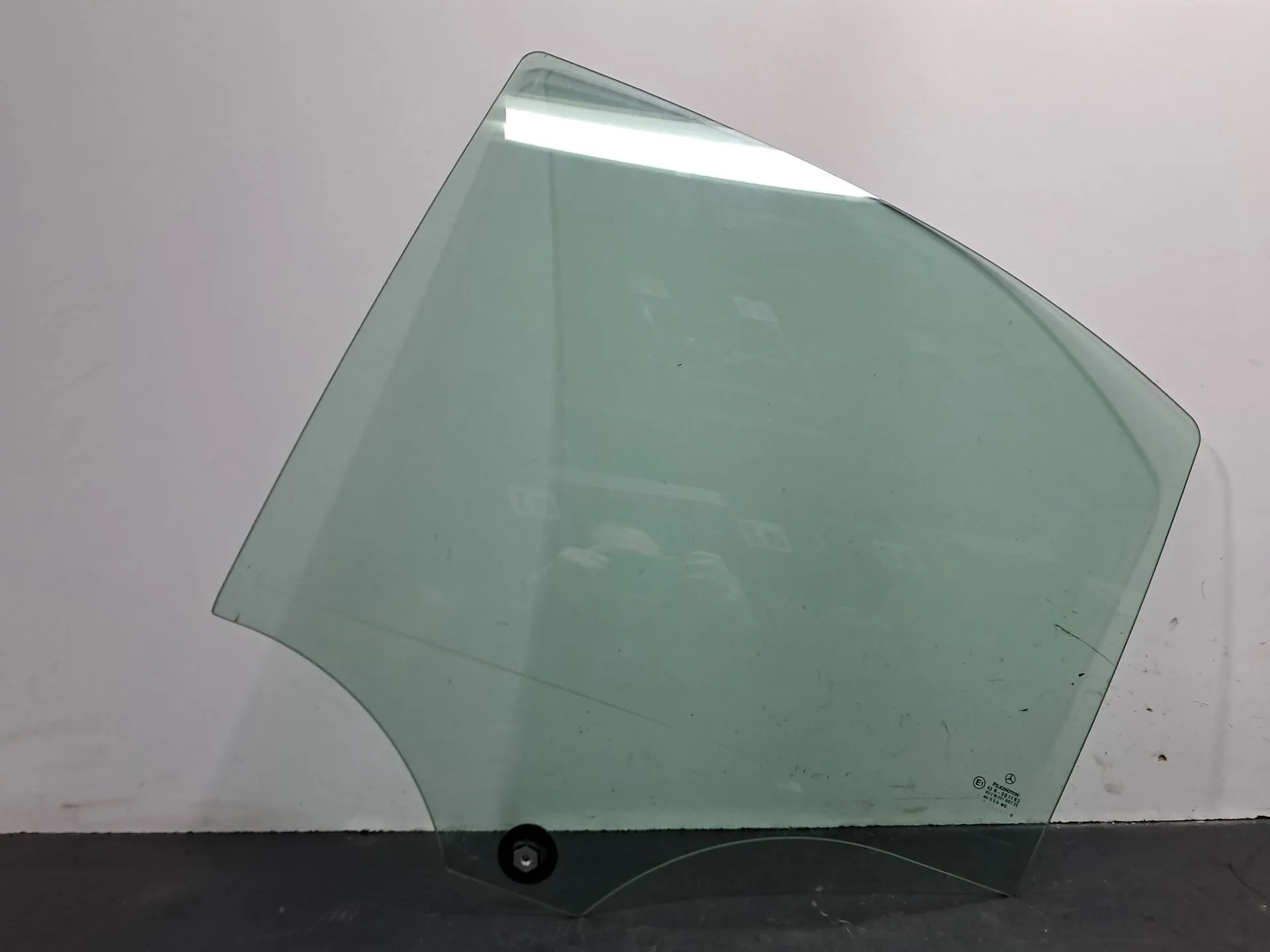 Vitre porte arrière gauche MERCEDES-BENZ Classe C (W203)