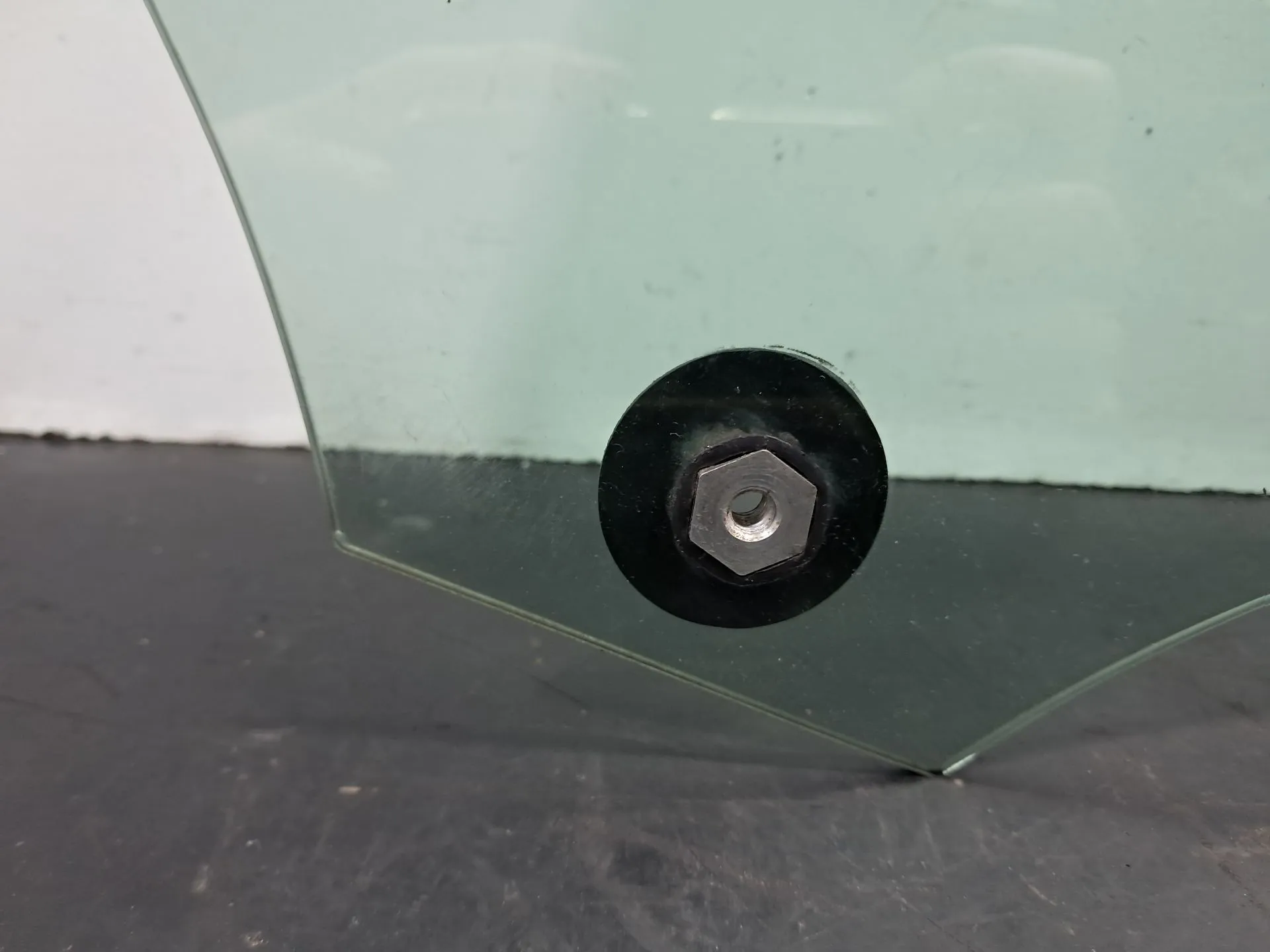 Vitre porte arrière gauche MERCEDES-BENZ Classe C (W203) Imagem-1