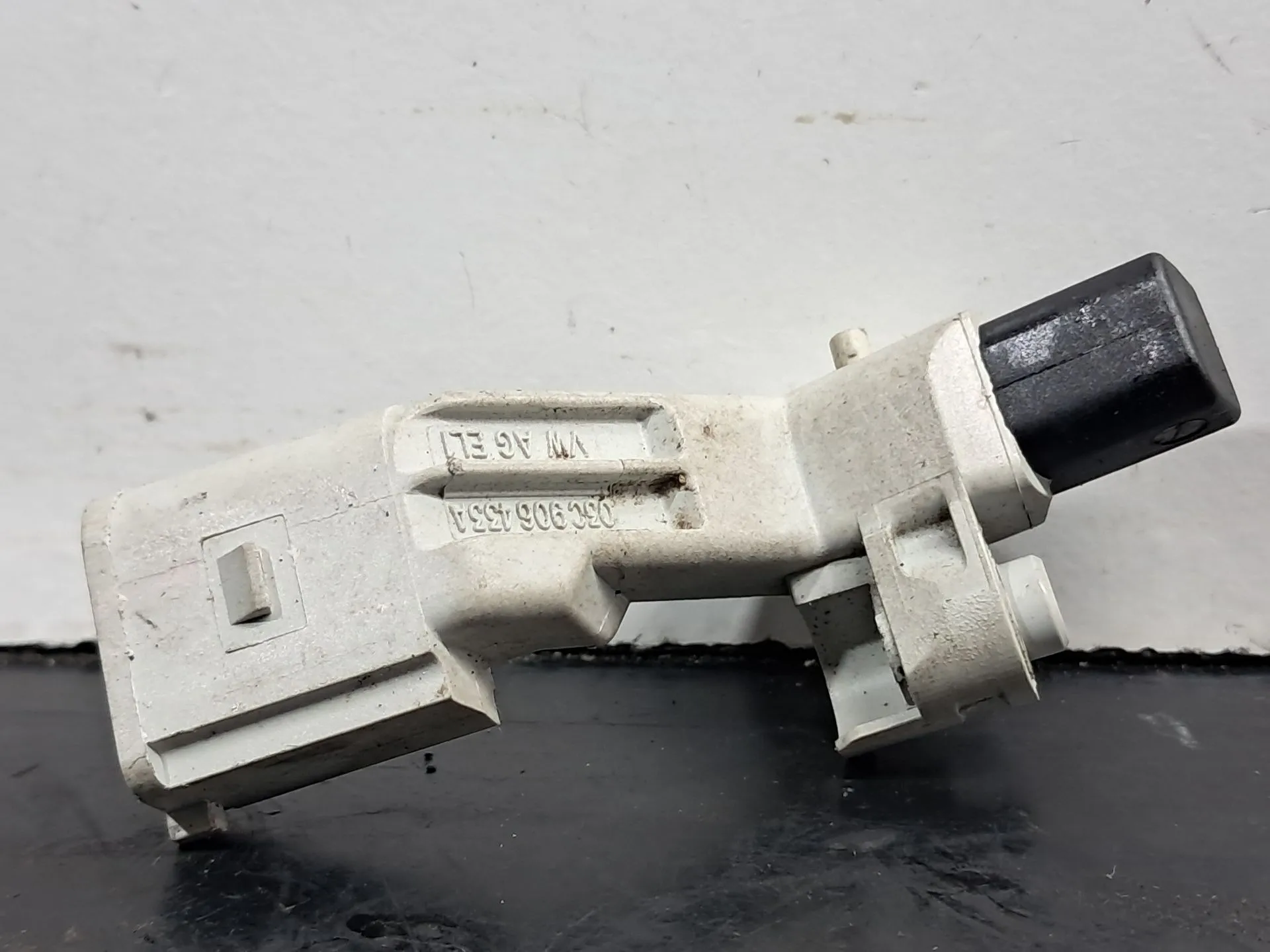 Sensore di posizione albero motore AUDI A4 (8K2, B8) Imagem-1