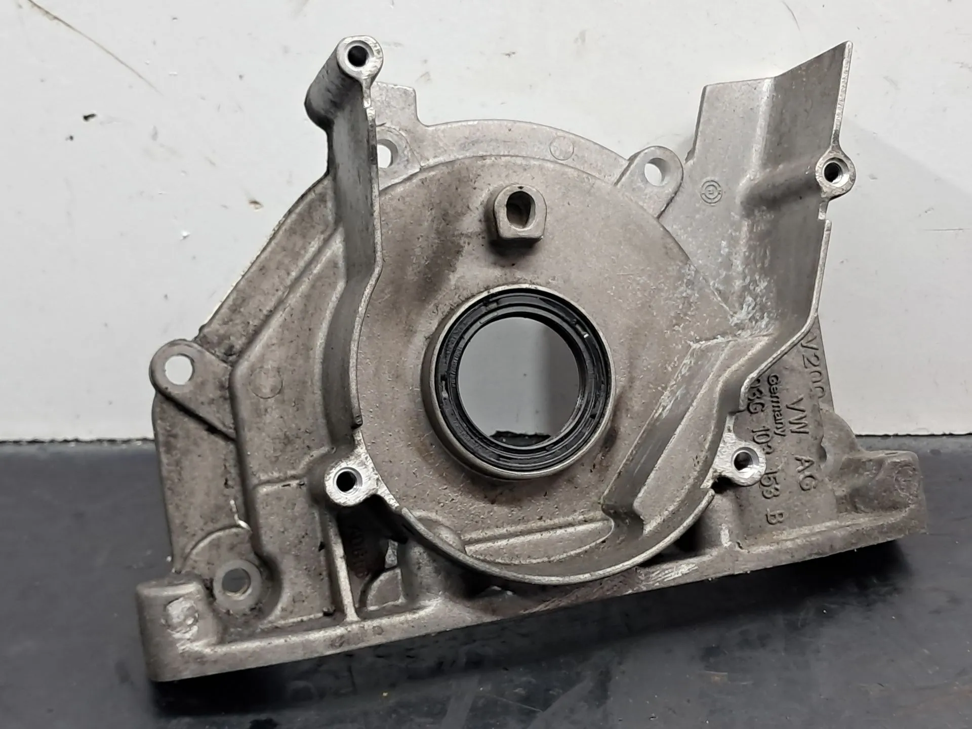 Tapa de distribución AUDI A4 (8K2, B8)