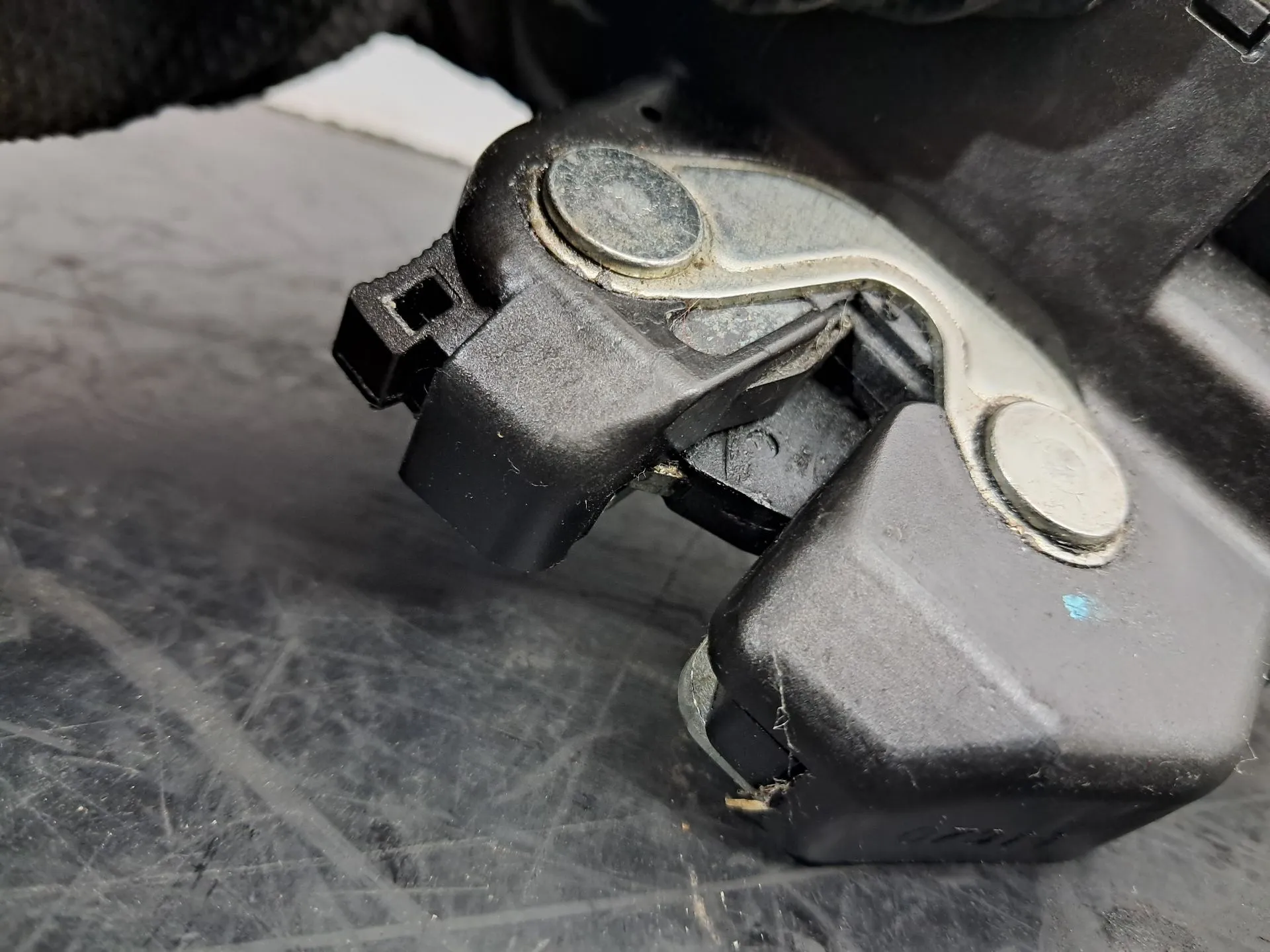 Serrure / verrou coffre FIAT Grande Punto (199_) Imagem-2