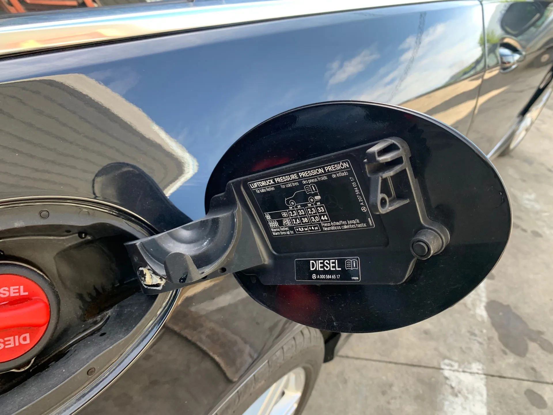 Bouchon/Volet De Trappe De Réservoir à Carburant  MERCEDES-BENZ Classe E Coupé (C207) Imagem-1