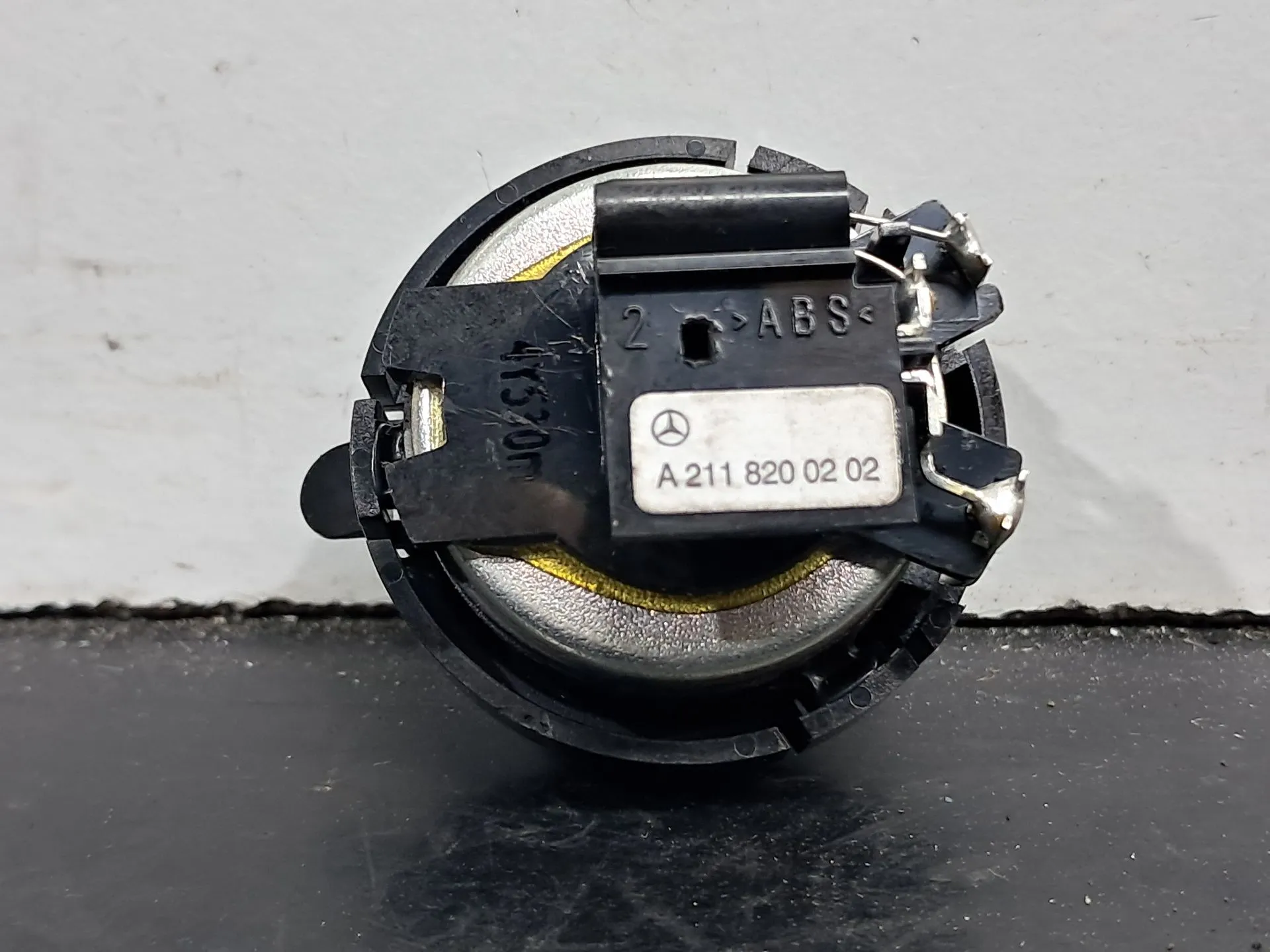 Colonne de son MERCEDES-BENZ Classe E Coupé (C207) Imagem-2