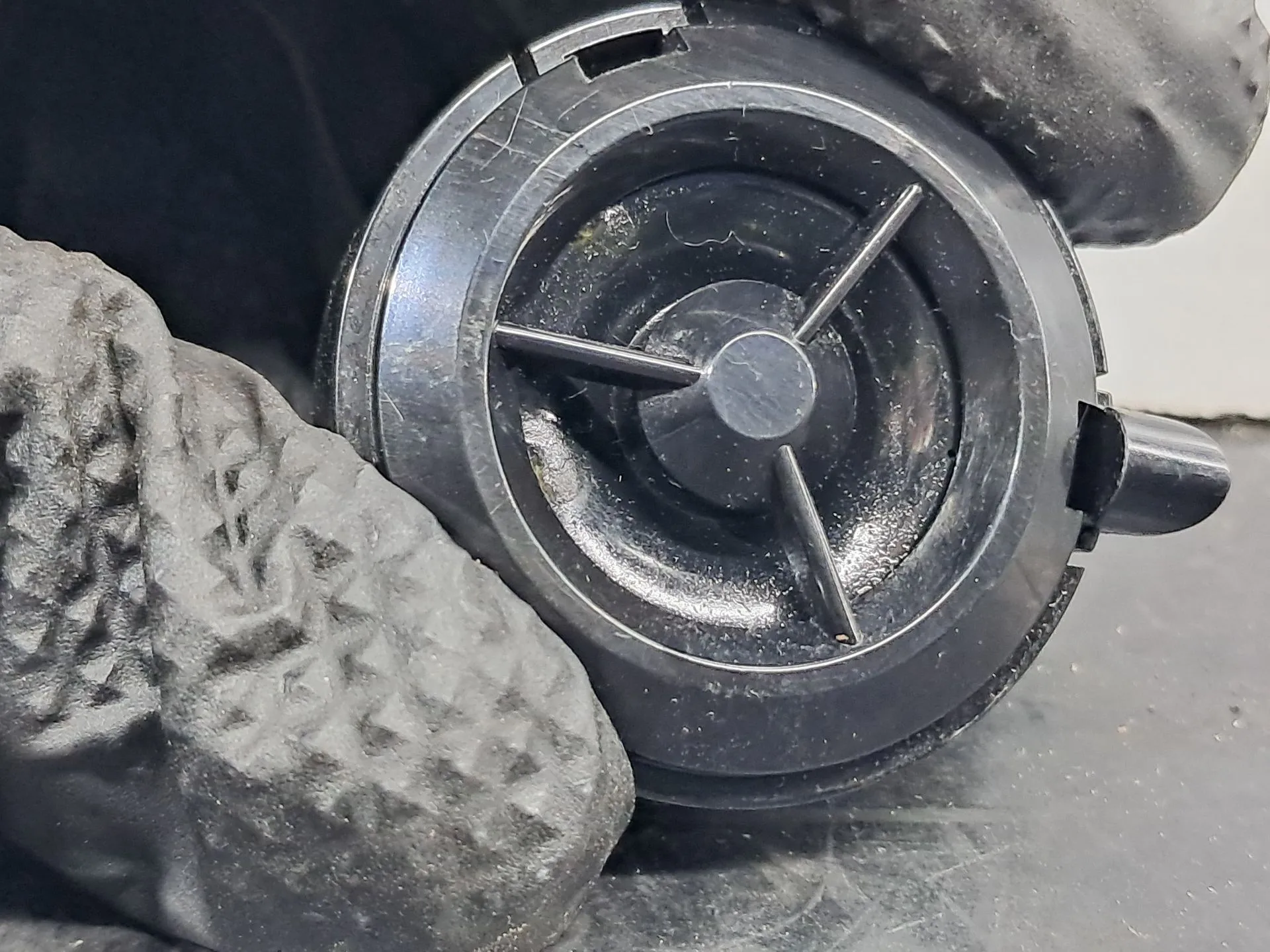 Colonne de son MERCEDES-BENZ Classe E Coupé (C207) Imagem-1