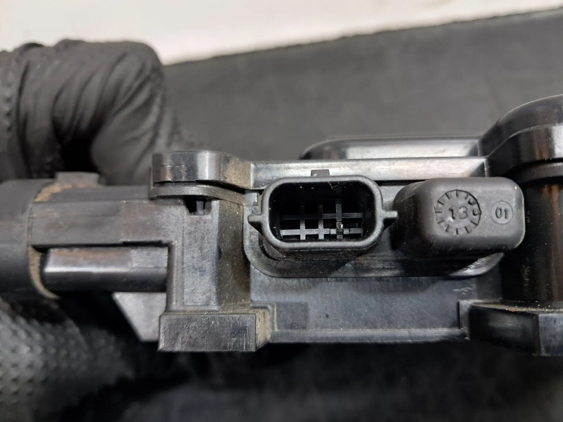 Caixa fusíveis da bateria RENAULT Megane III (BZ0_) Imagem-4