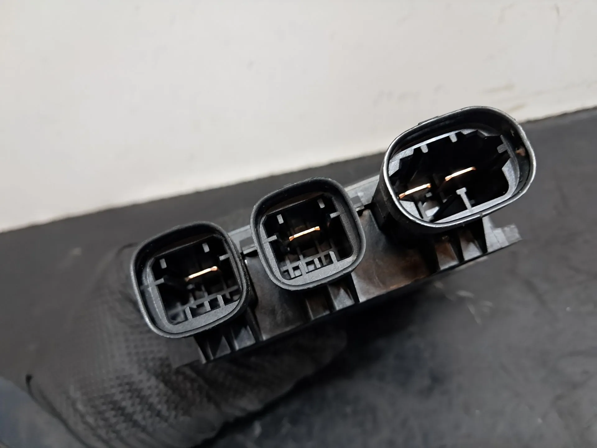 Caixa fusíveis da bateria RENAULT Megane III (BZ0_) Imagem-3