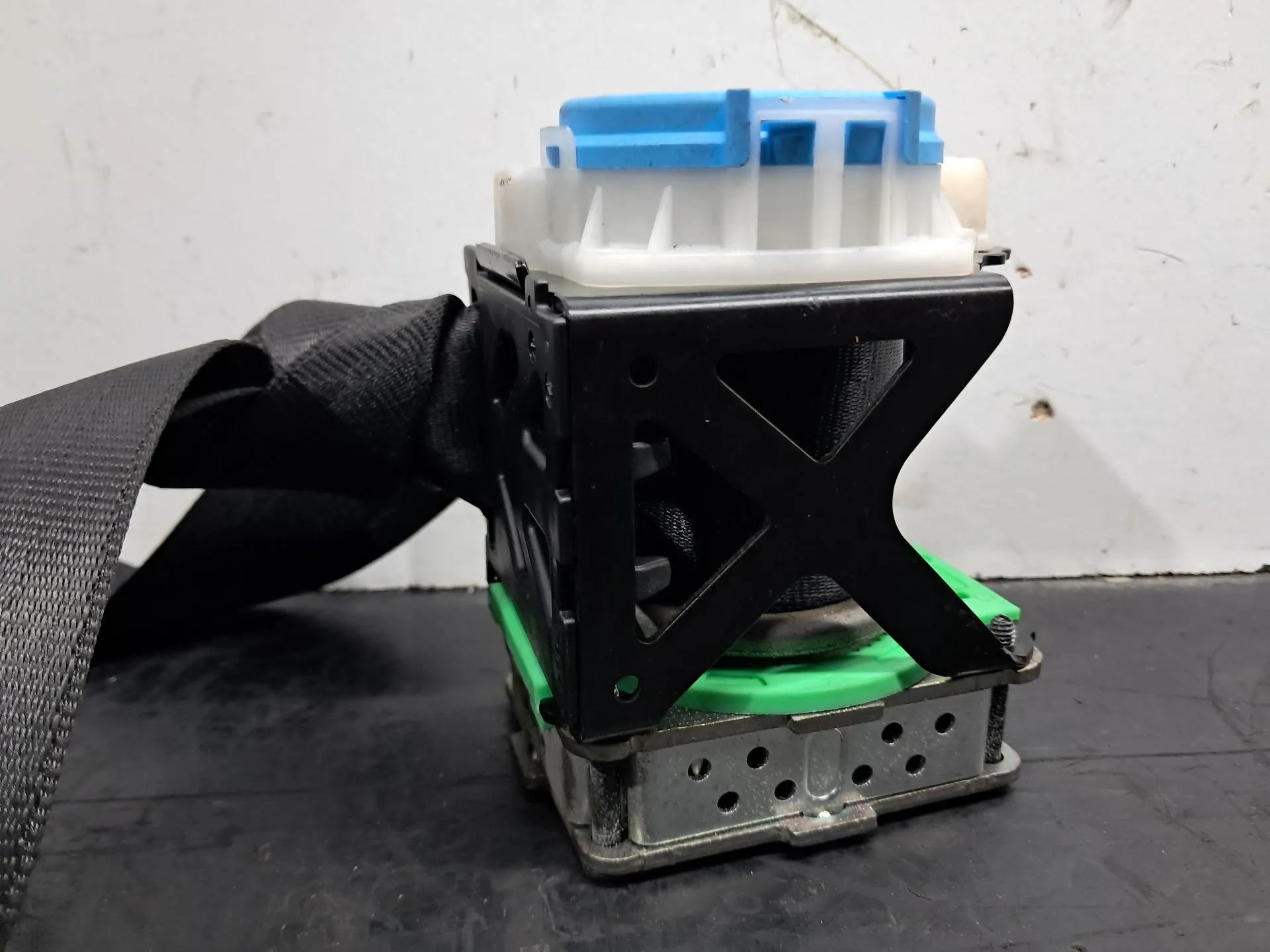 Pretensor cinturón Trasero Derecho AUDI TT (8J3) Imagem-4