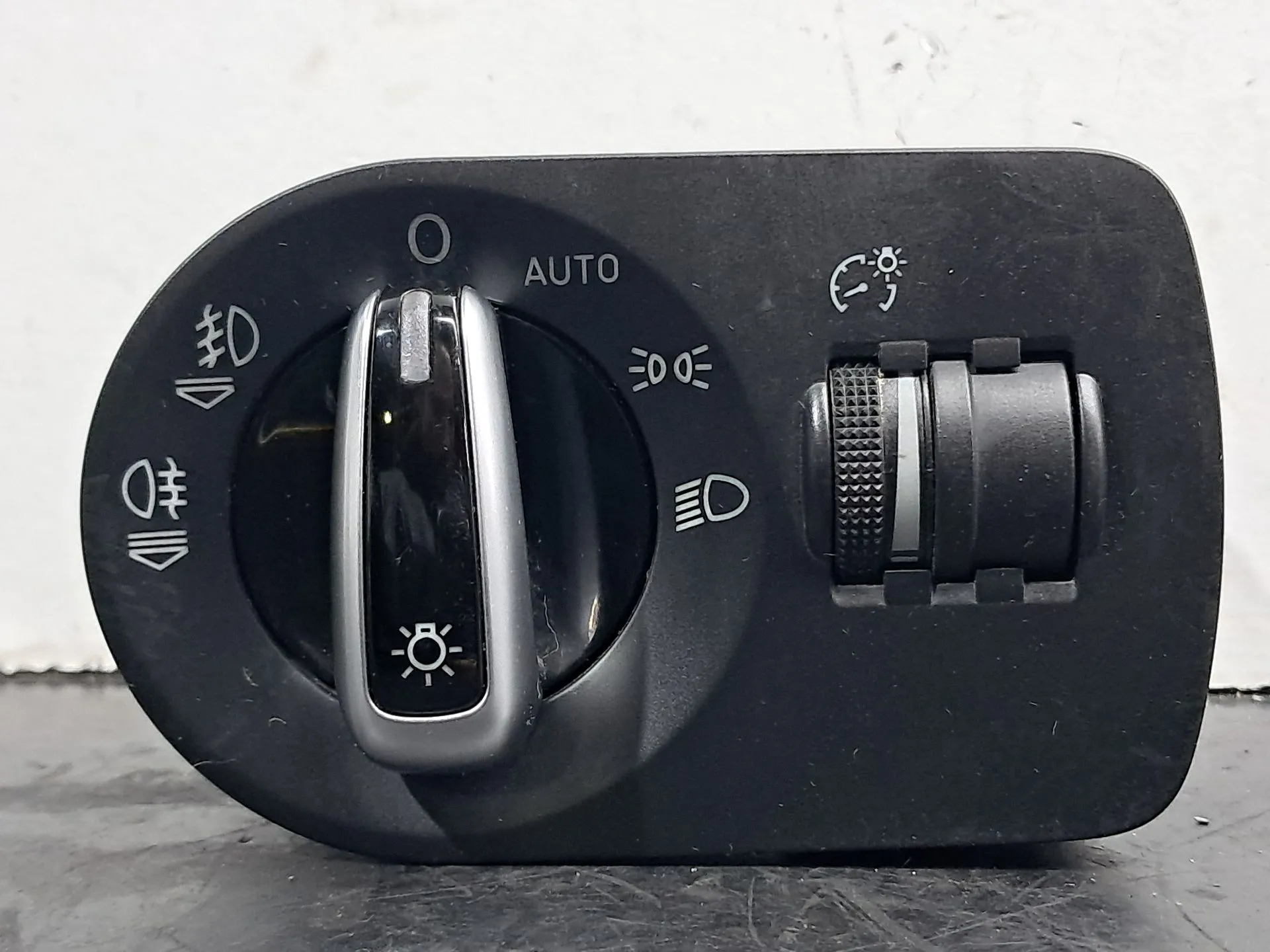 Pulsante / interruttore luci AUDI TT (8J3) Imagem-1