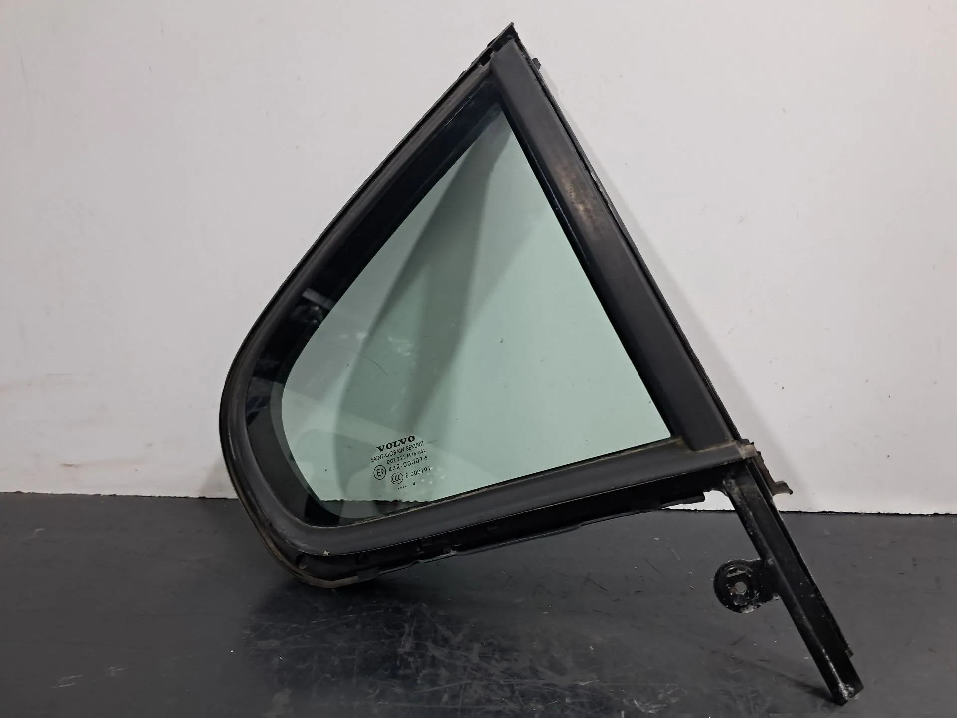 Vetro triangolare porta posteriore destra VOLVO S60 I (384)