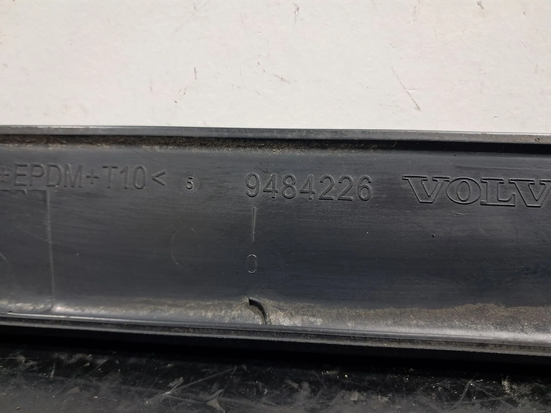 Friso da porta frente direita VOLVO S60 I (384) Imagem-13