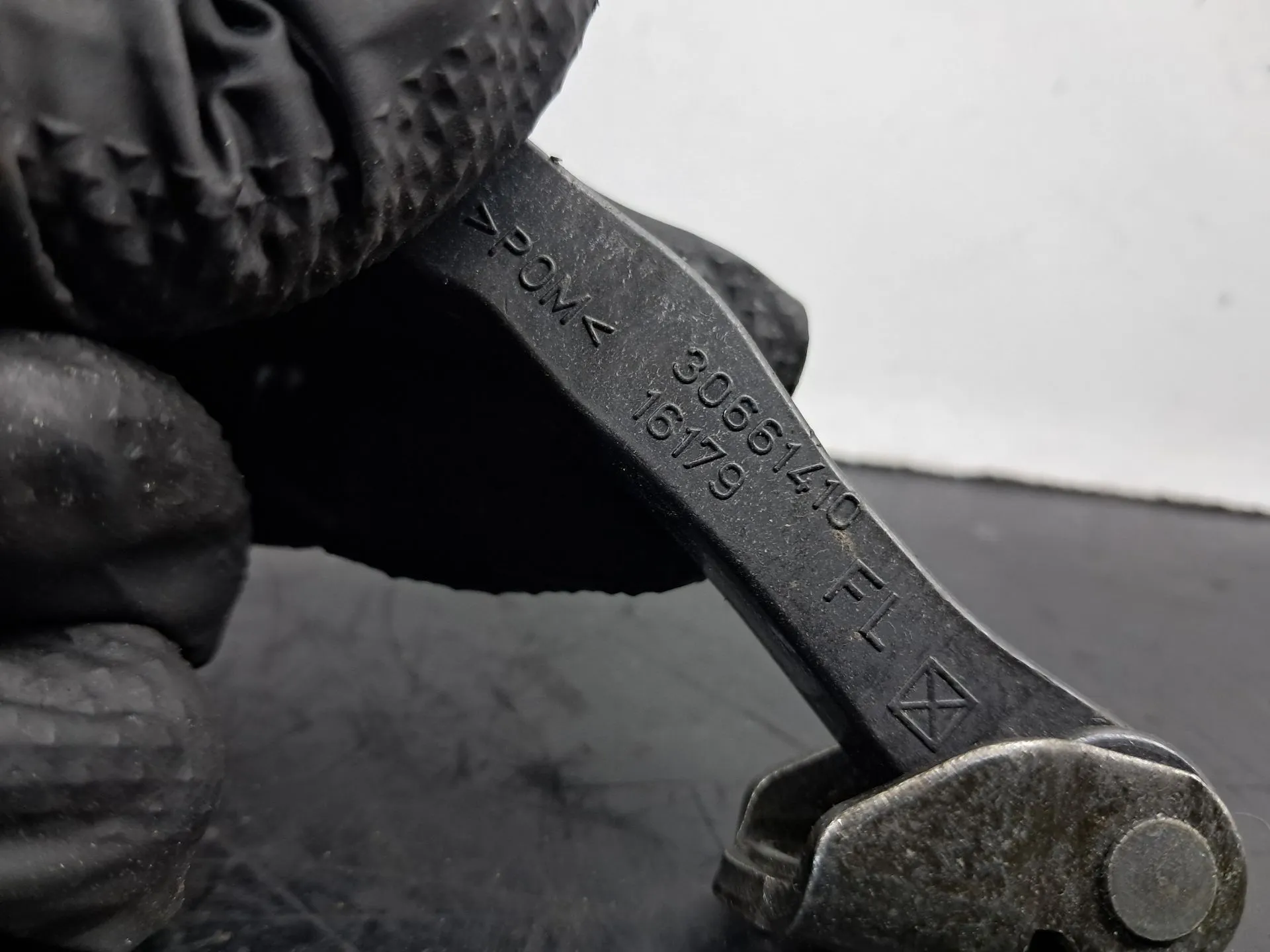 Esticador / limitador porta frente direito VOLVO S60 I (384) Imagem-3