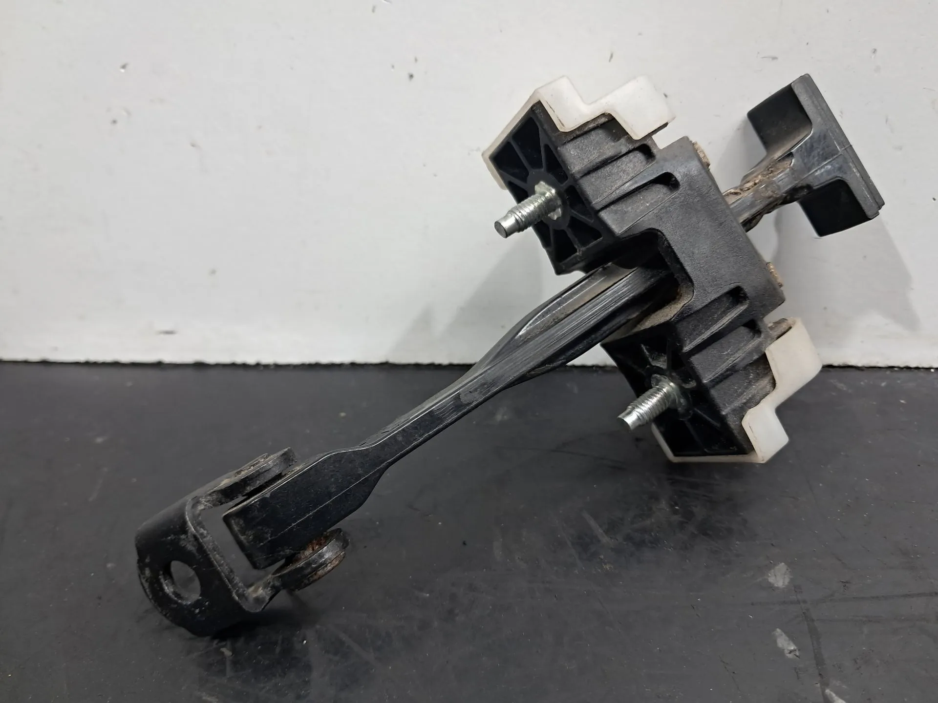 Esticador / limitador porta trás esquerdo OPEL Insignia A 