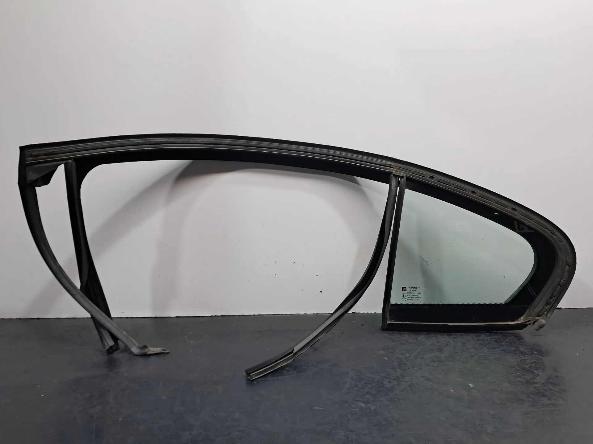 Vidro triangular da porta trás esquerdo OPEL Insignia A 