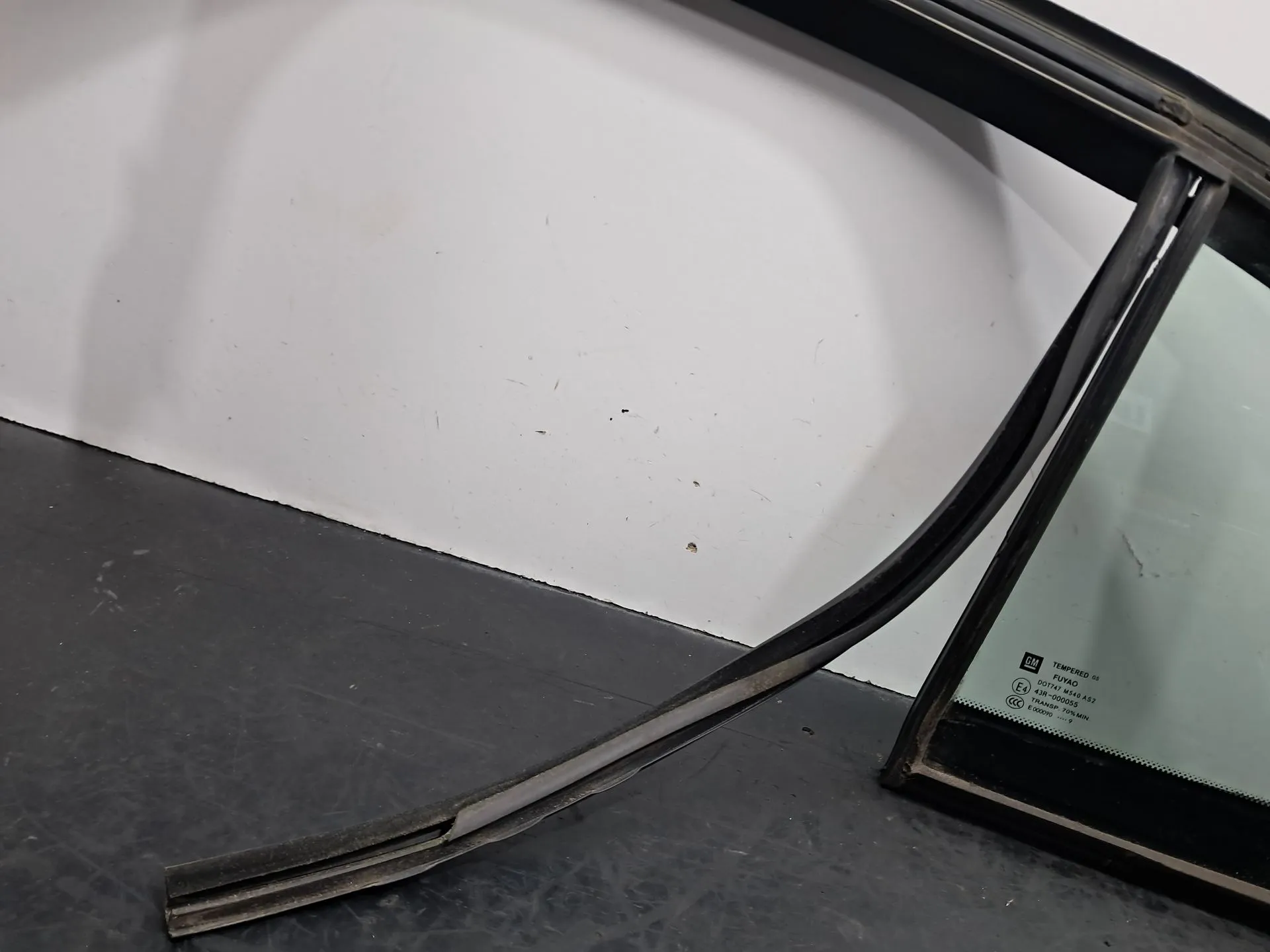 Vidro triangular da porta trás esquerdo OPEL Insignia A (G09) Imagem-2