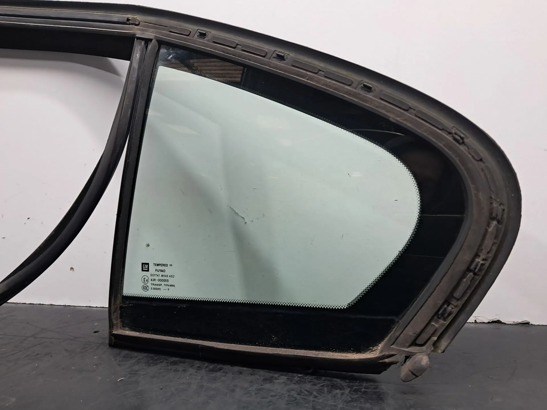 Vidro triangular da porta trás esquerdo OPEL Insignia A (G09) Imagem-1