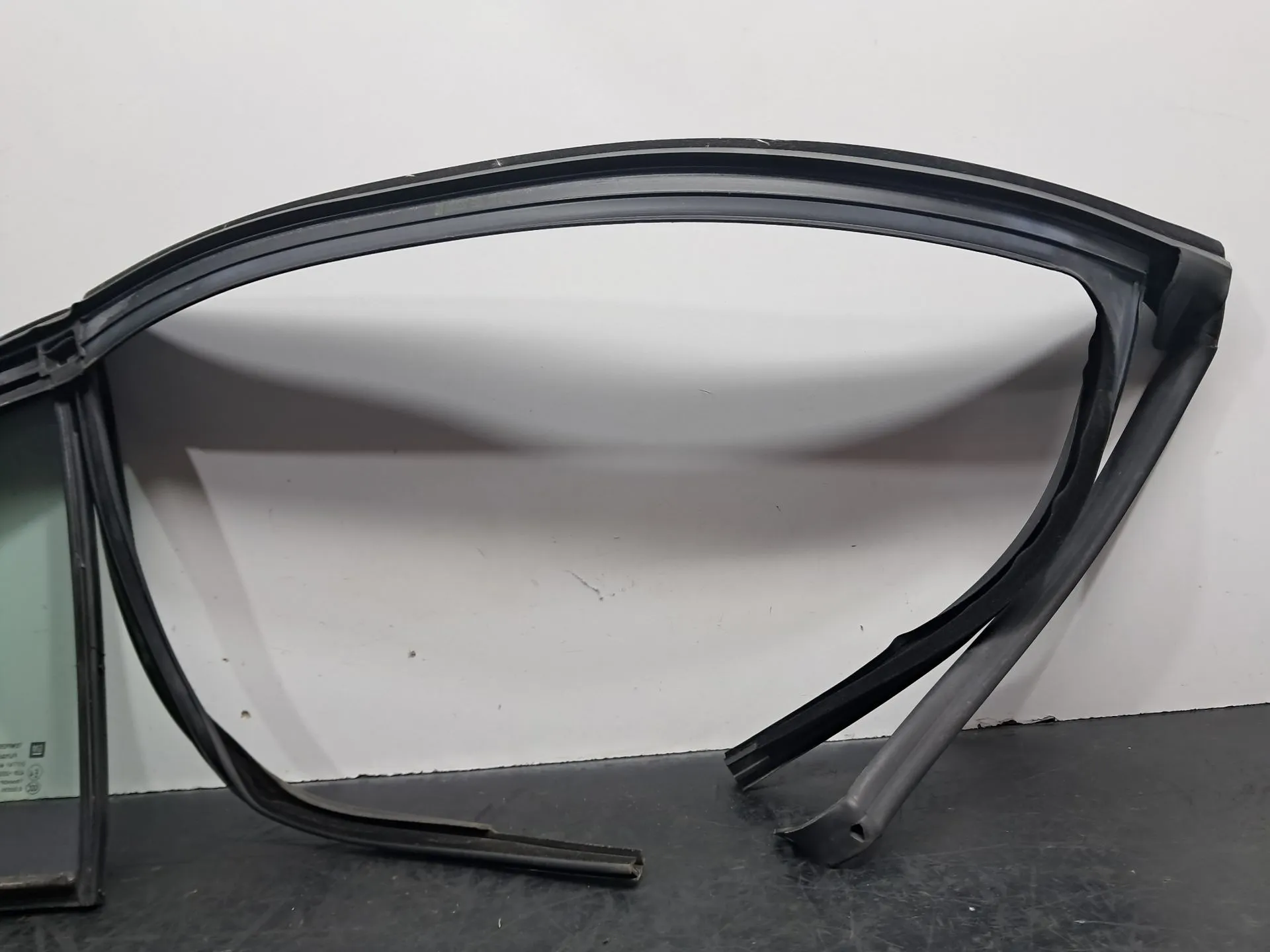 Vidro triangular da porta trás esquerdo OPEL Insignia A (G09) Imagem-9