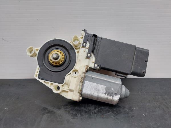Moteur lève-vitre avant Droite VOLKSWAGEN Golf IV (1J1)