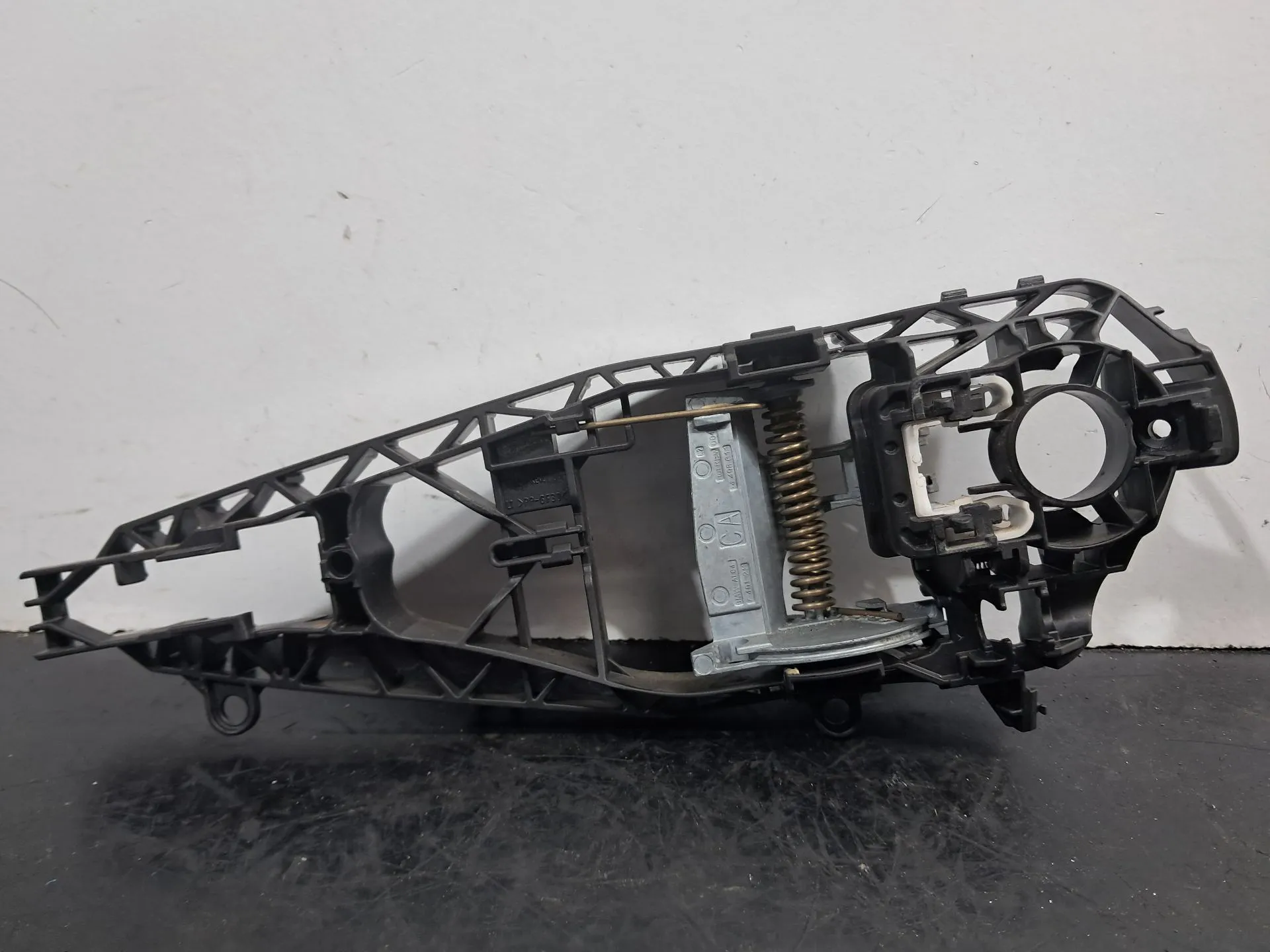 Support poignée porte avant gauche BMW 2 Gran Tourer (F46) Imagem-1