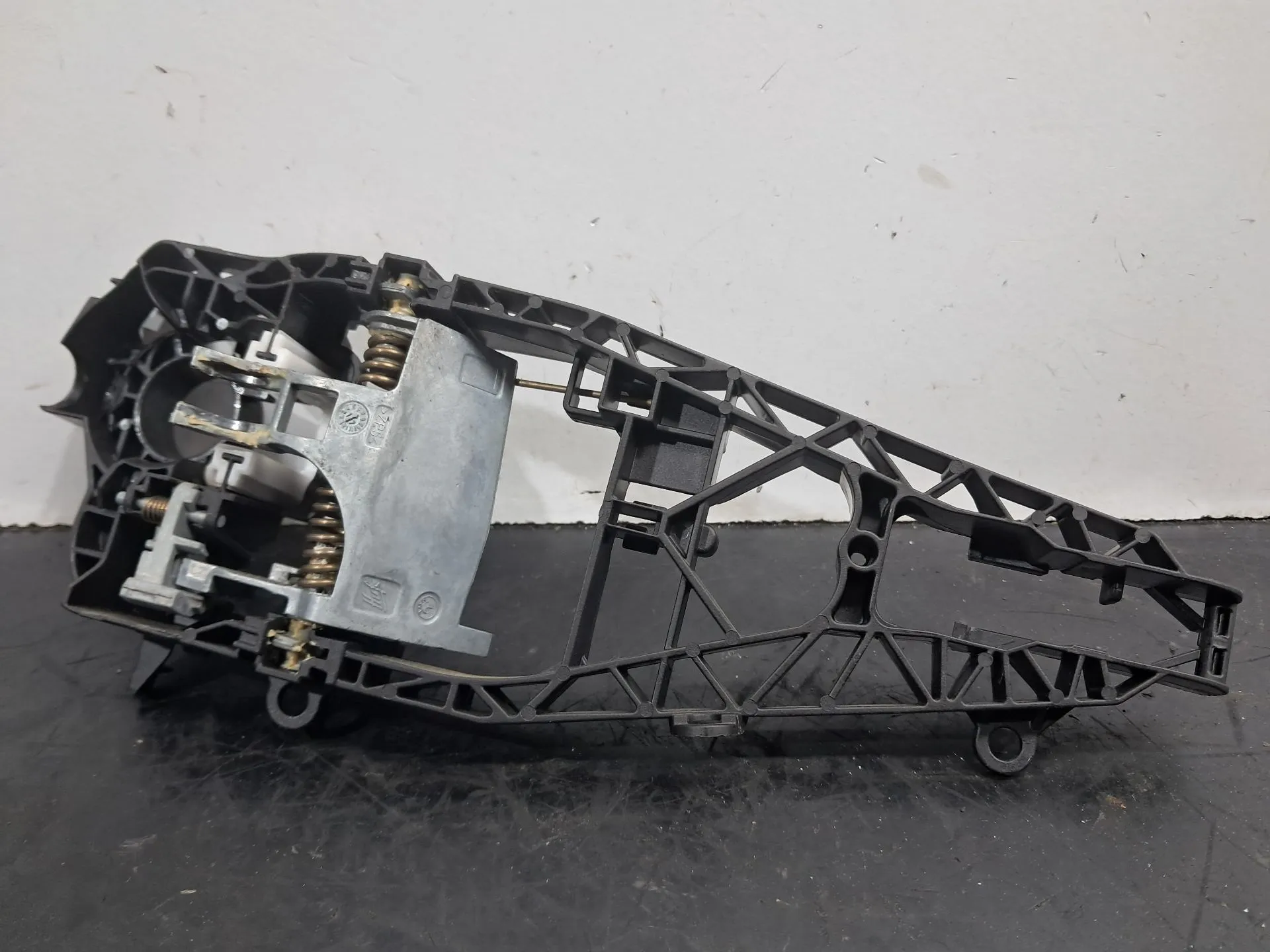 Support poignée porte avant gauche BMW 2 Gran Tourer (F46) Imagem-2